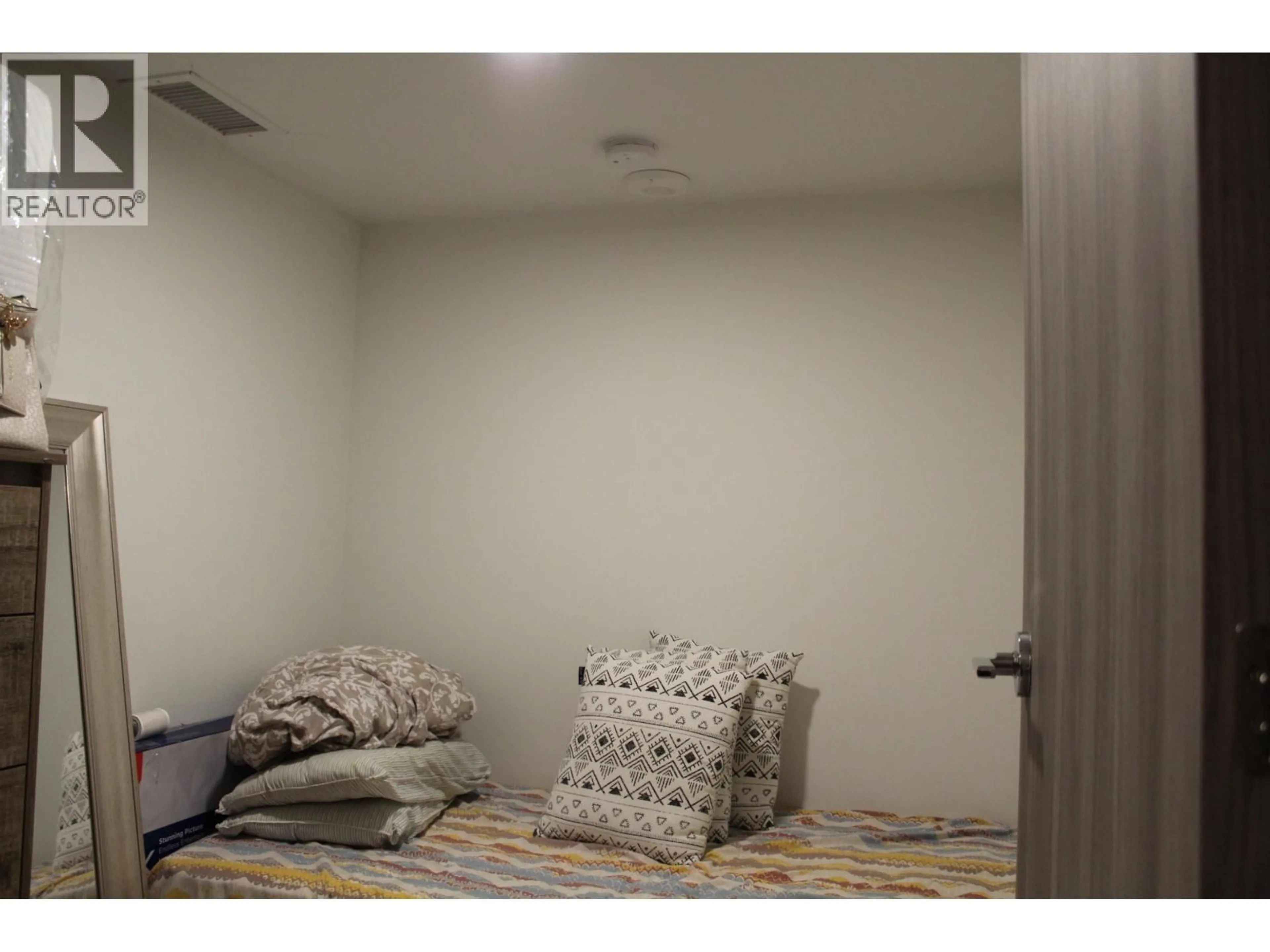 A pic of a room for 508 - 8800 HAZELBRIDGE WAY, Richmond British Columbia V6X0S3