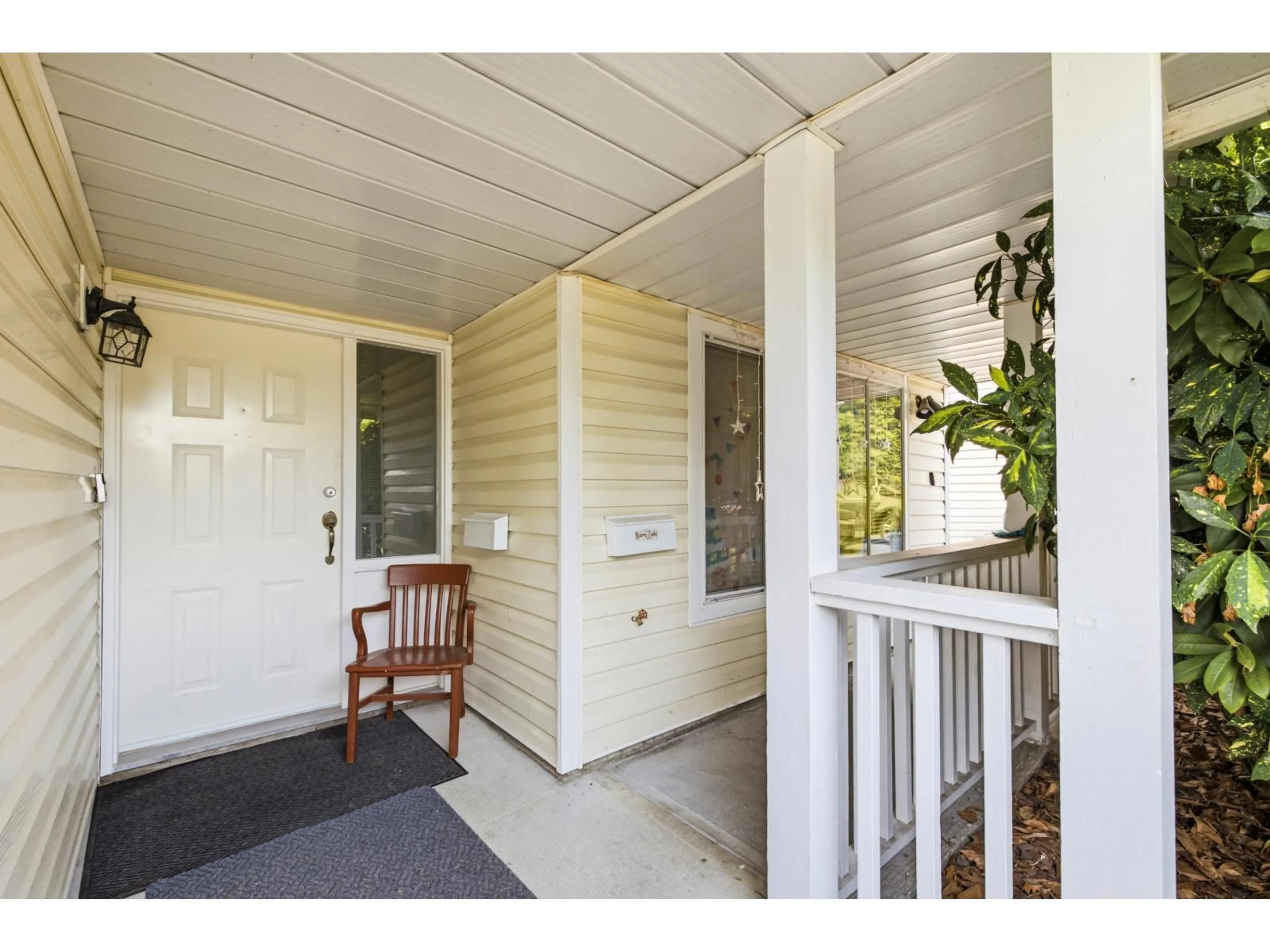 Indoor entryway for 10235 158 STREET, Surrey British Columbia V4N2G9