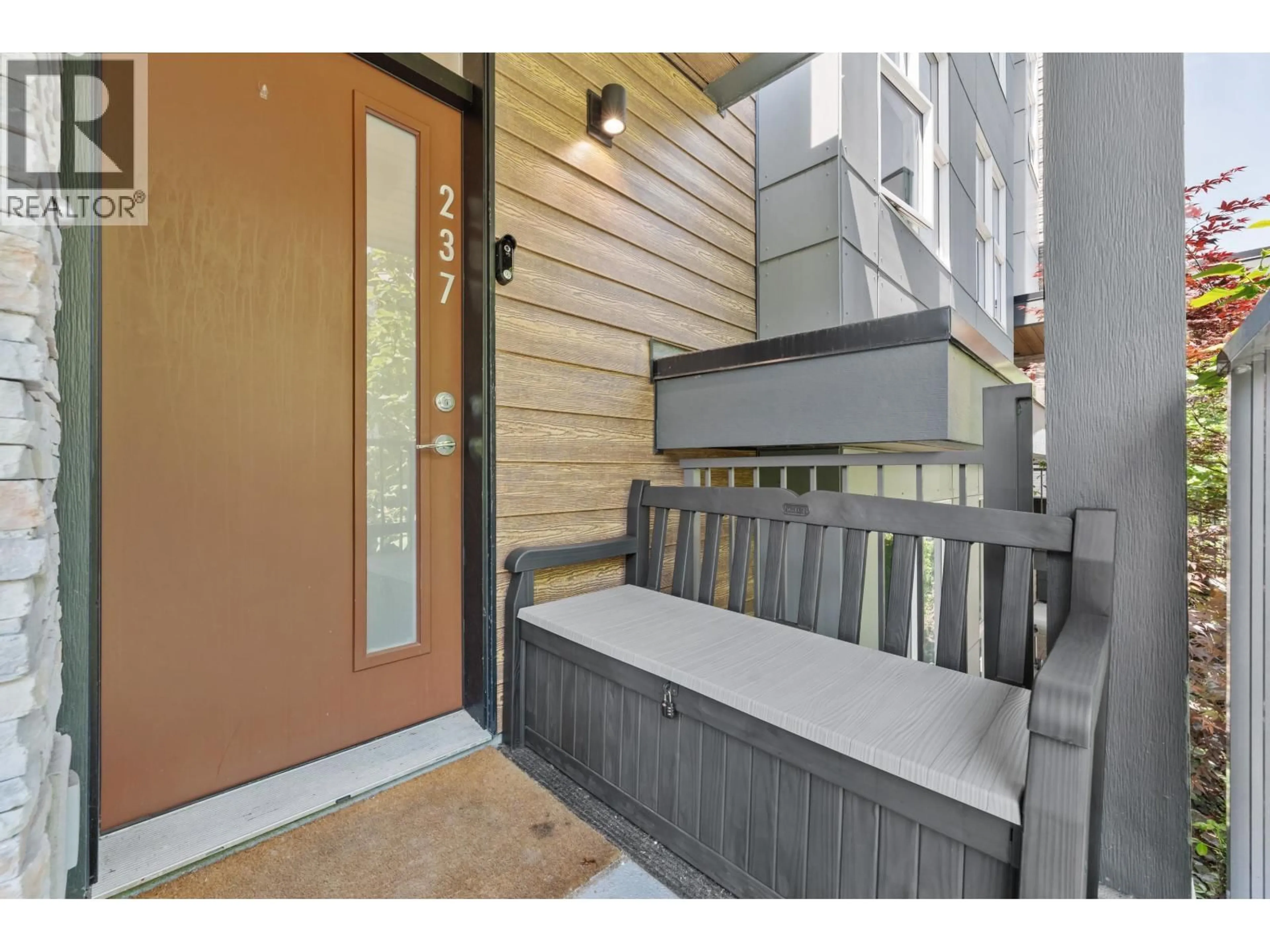 Indoor entryway for 237 - 2060 CURLING ROAD, North Vancouver British Columbia V7P0E1