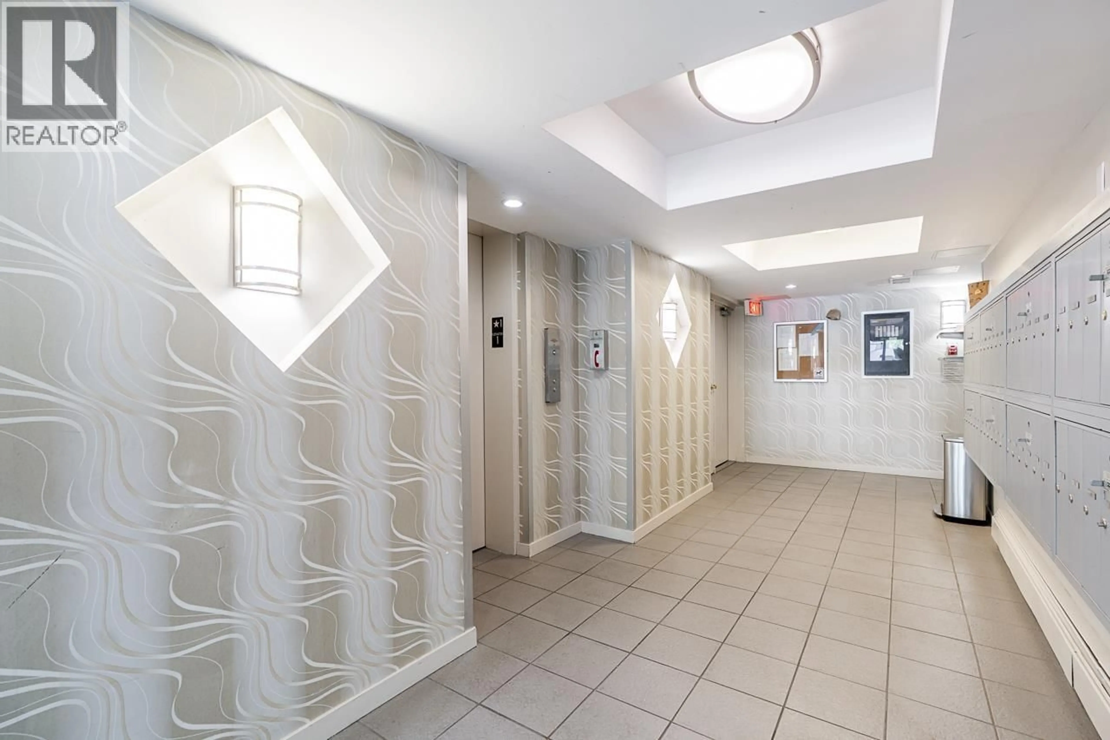 Indoor foyer for 302 - 830 E. 7TH AVENUE, Vancouver British Columbia V5T4J2