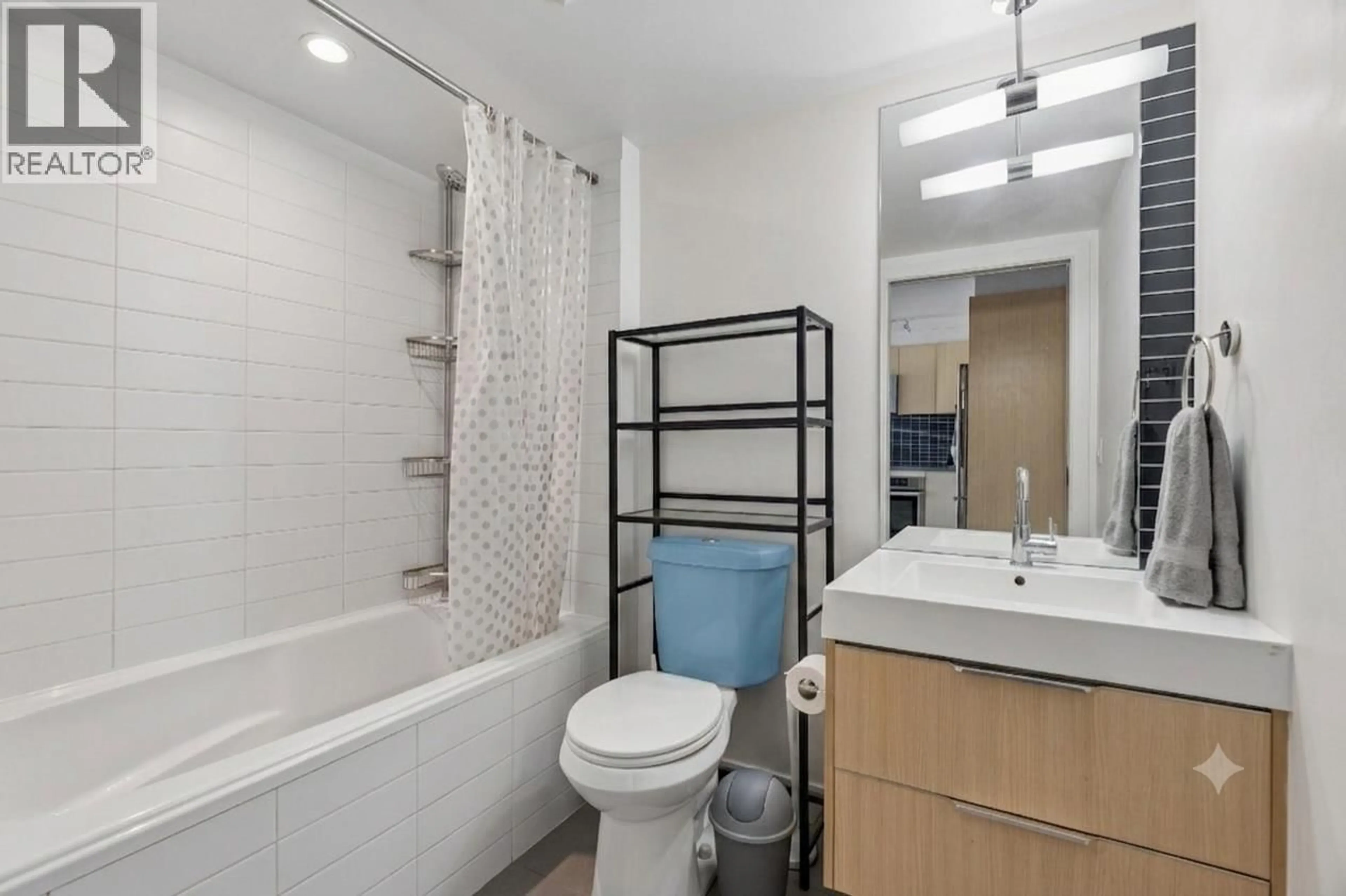 Standard bathroom, ceramic/tile floor for 703 - 1325 ROLSTON STREET, Vancouver British Columbia V6B0M2
