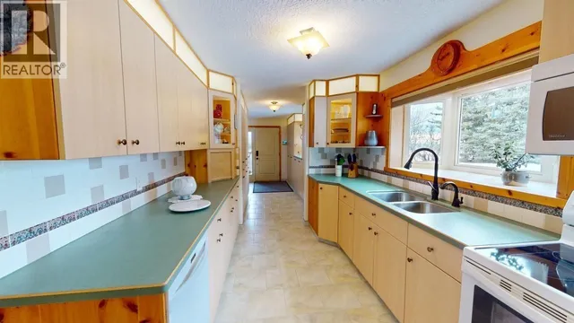10381 271 ROAD, Fort St. John 5