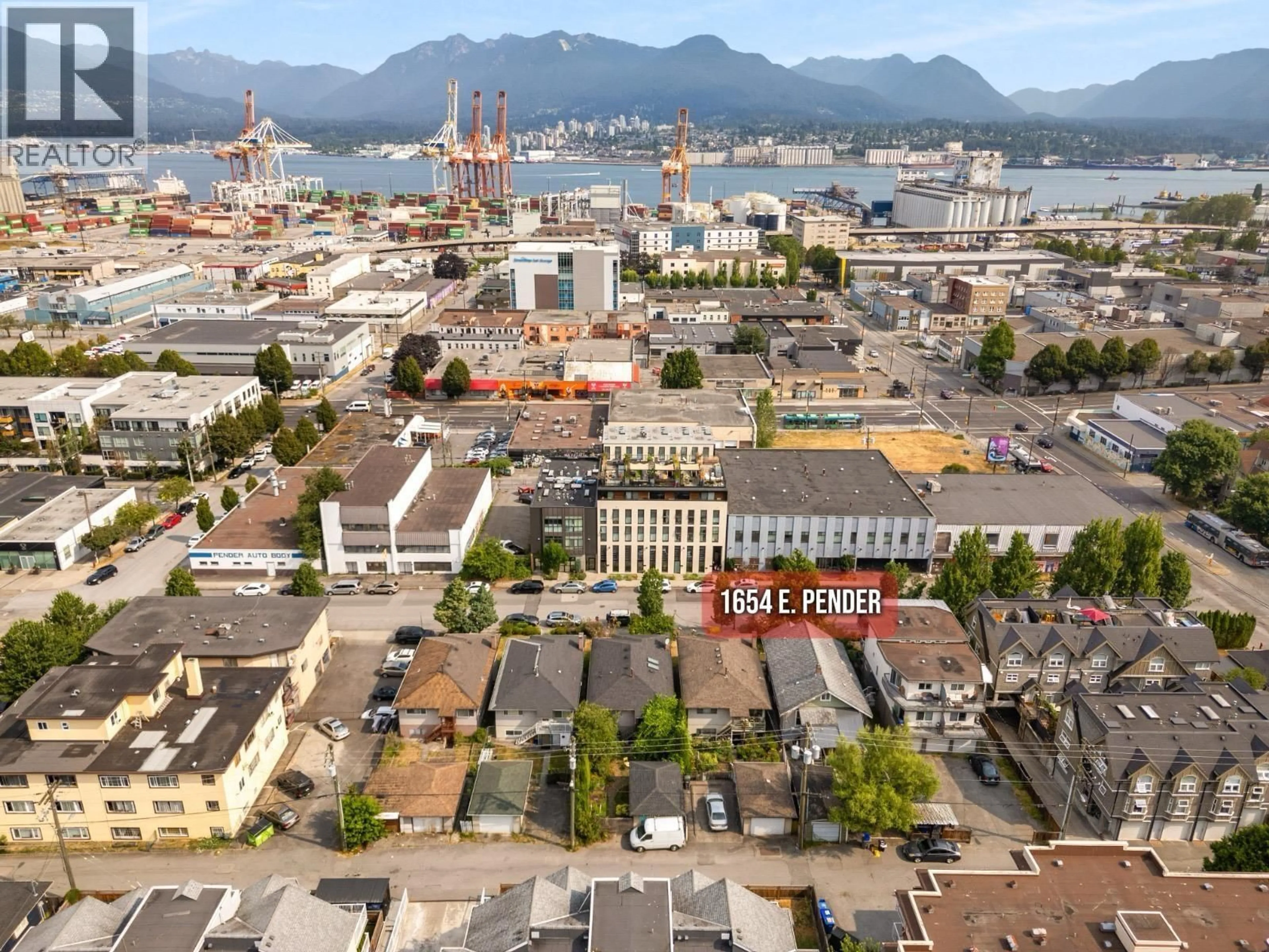 A pic from outside/outdoor area/front of a property/back of a property/a pic from drone, unknown for 1654 EAST PENDER STREET, Vancouver British Columbia V5L1W3
