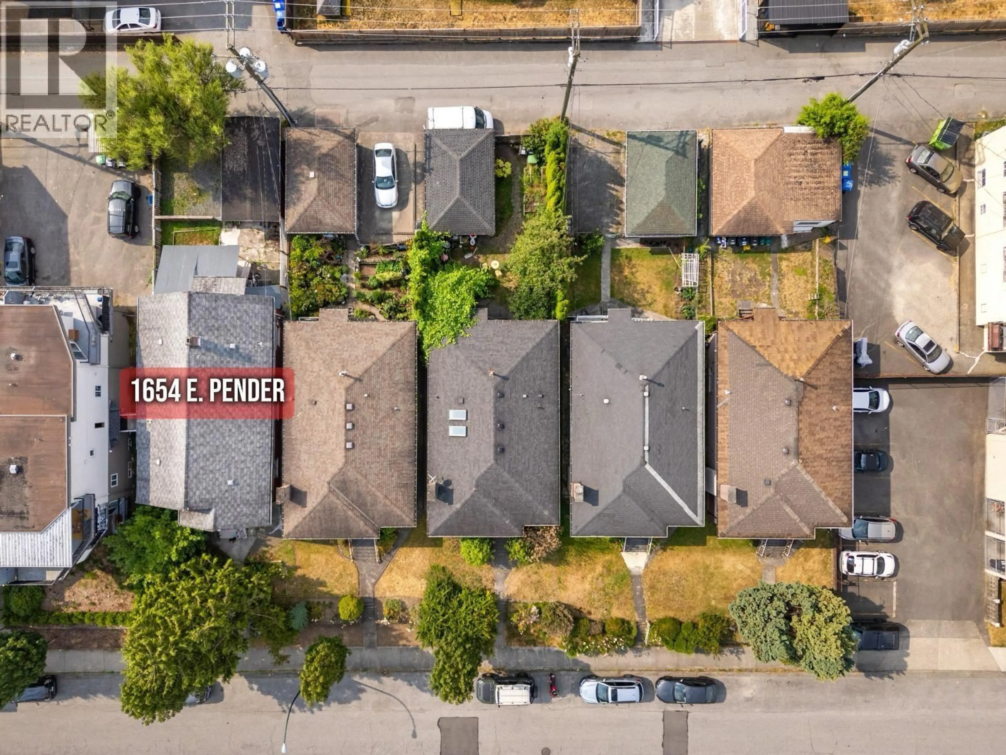 A pic from outside/outdoor area/front of a property/back of a property/a pic from drone, street for 1654 EAST PENDER STREET, Vancouver British Columbia V5L1W3