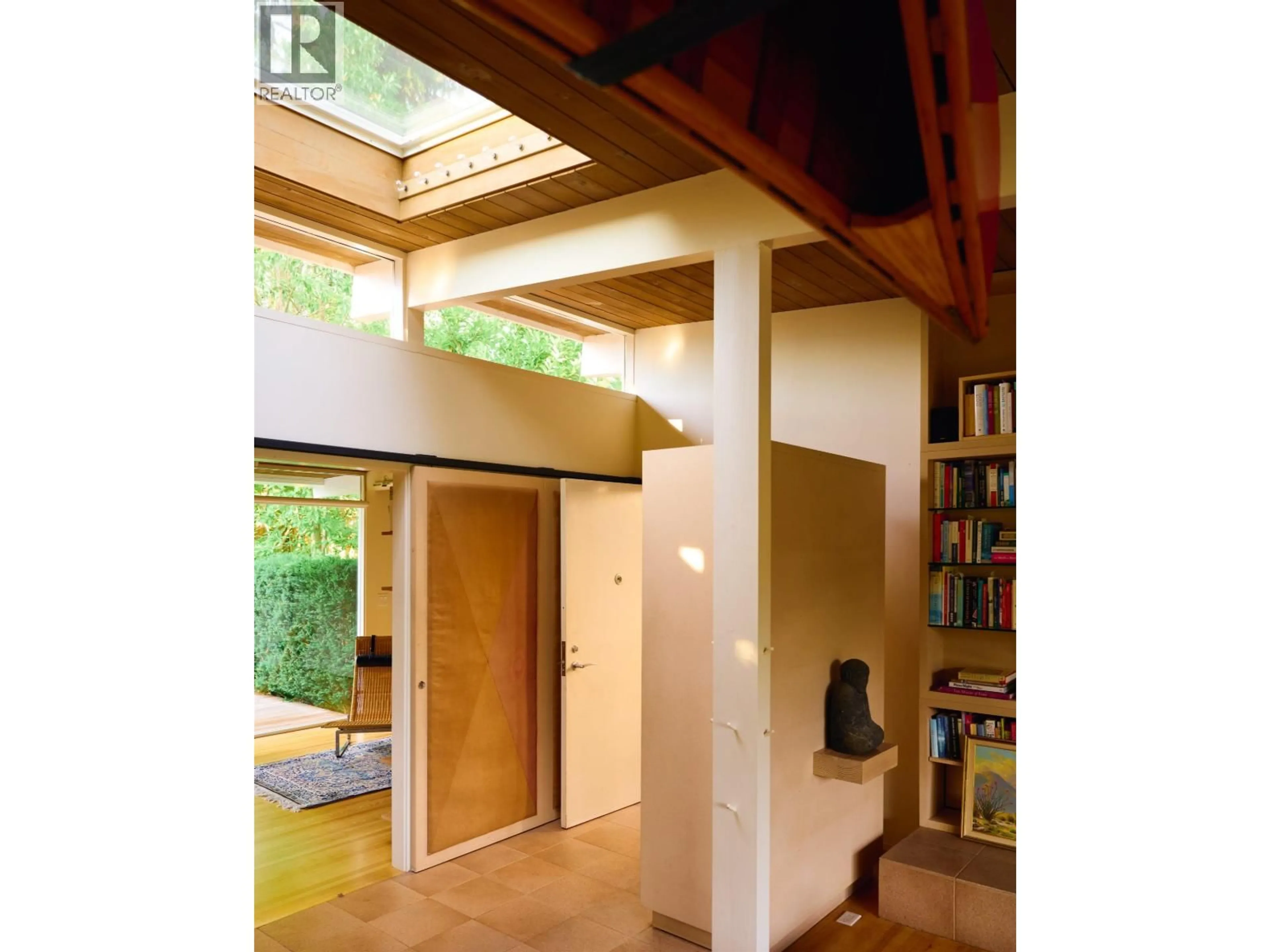 Indoor foyer for 1715 68TH AVENUE, Vancouver British Columbia V6P2V9