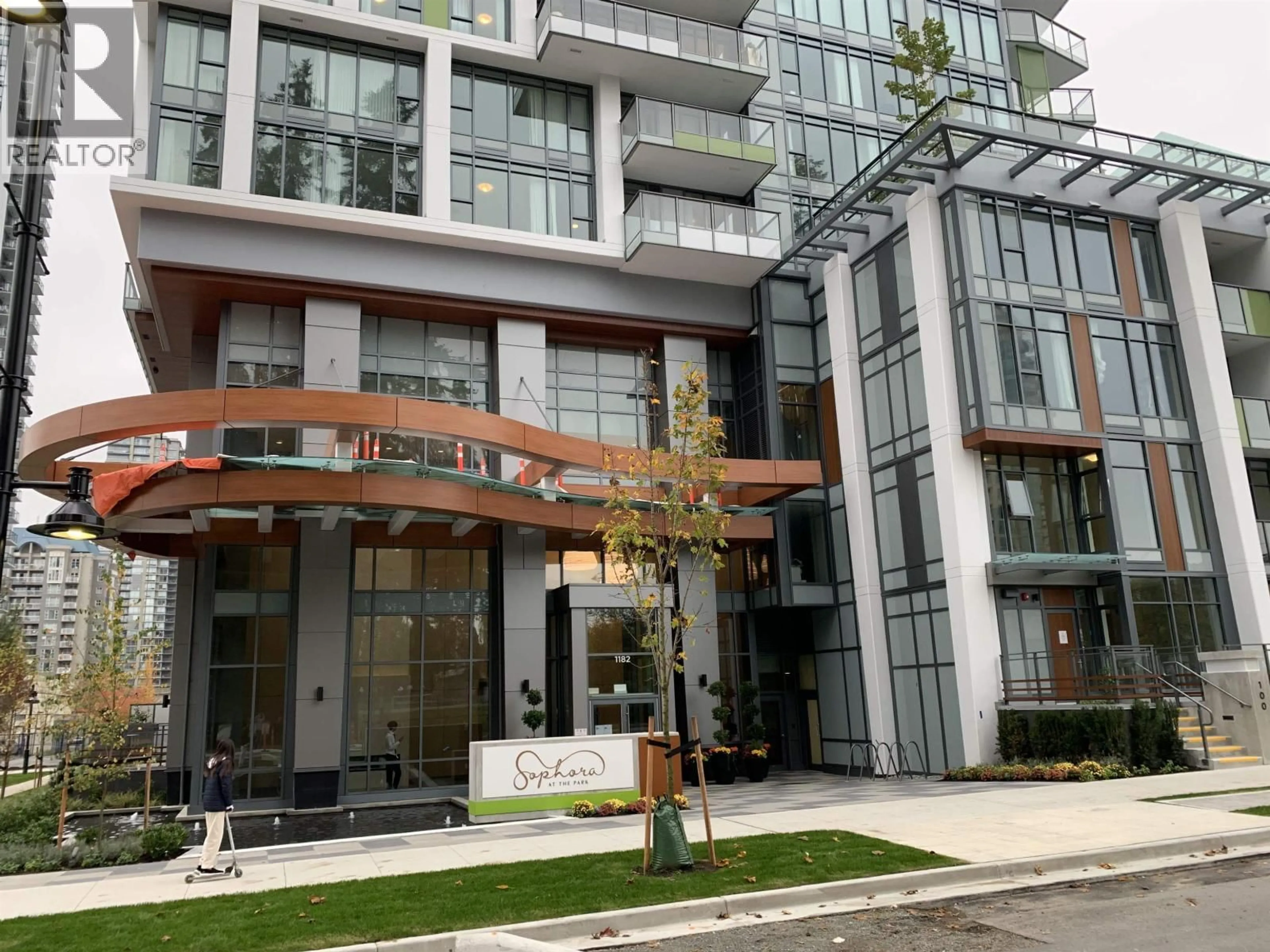 Indoor foyer for 1803 - 1182 WESTWOOD STREET, Coquitlam British Columbia V3B0T9