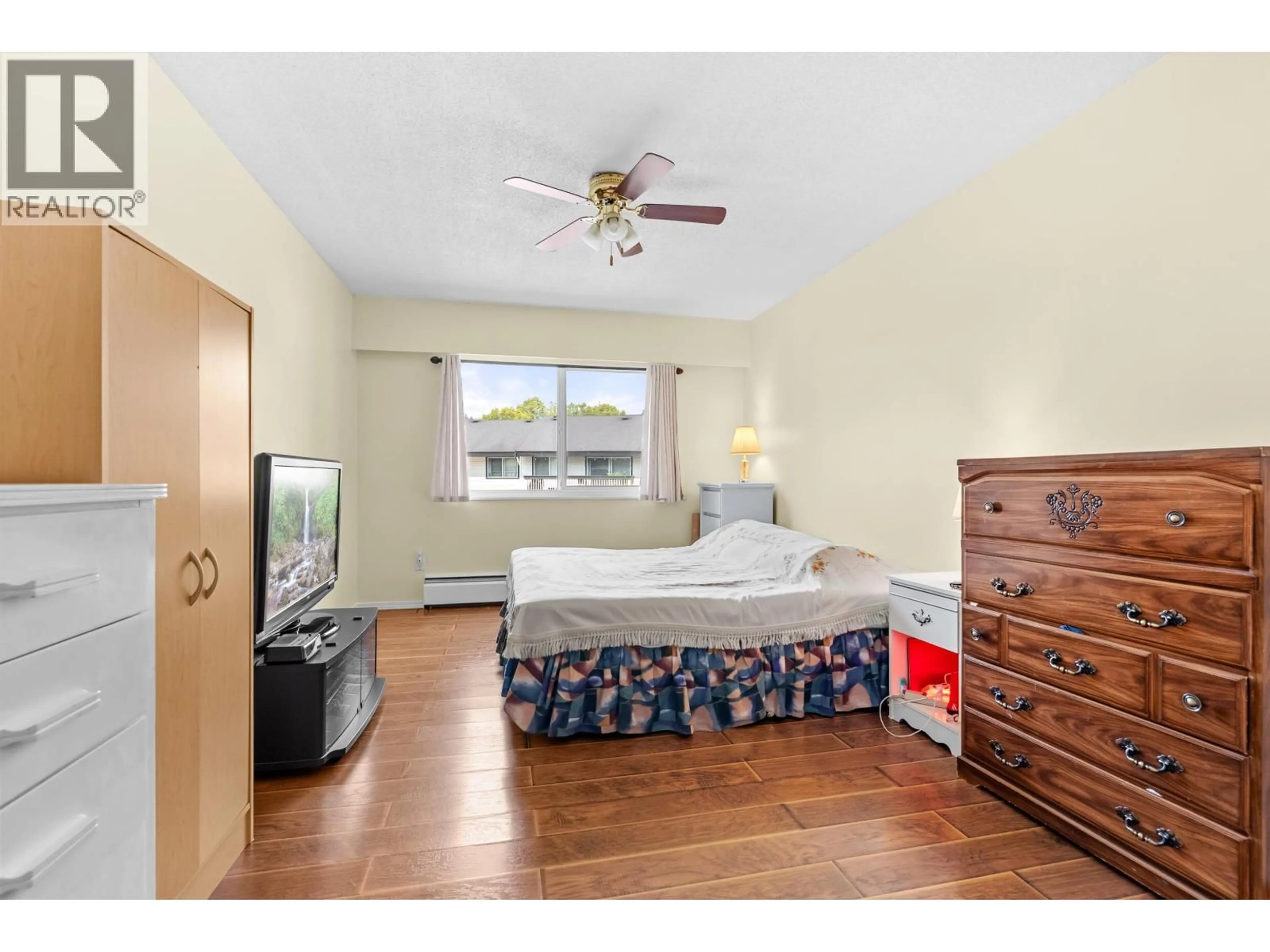 Bedroom with bed, wood/laminate floor for 316 - 780 PREMIER STREET, North Vancouver British Columbia V7J2G8