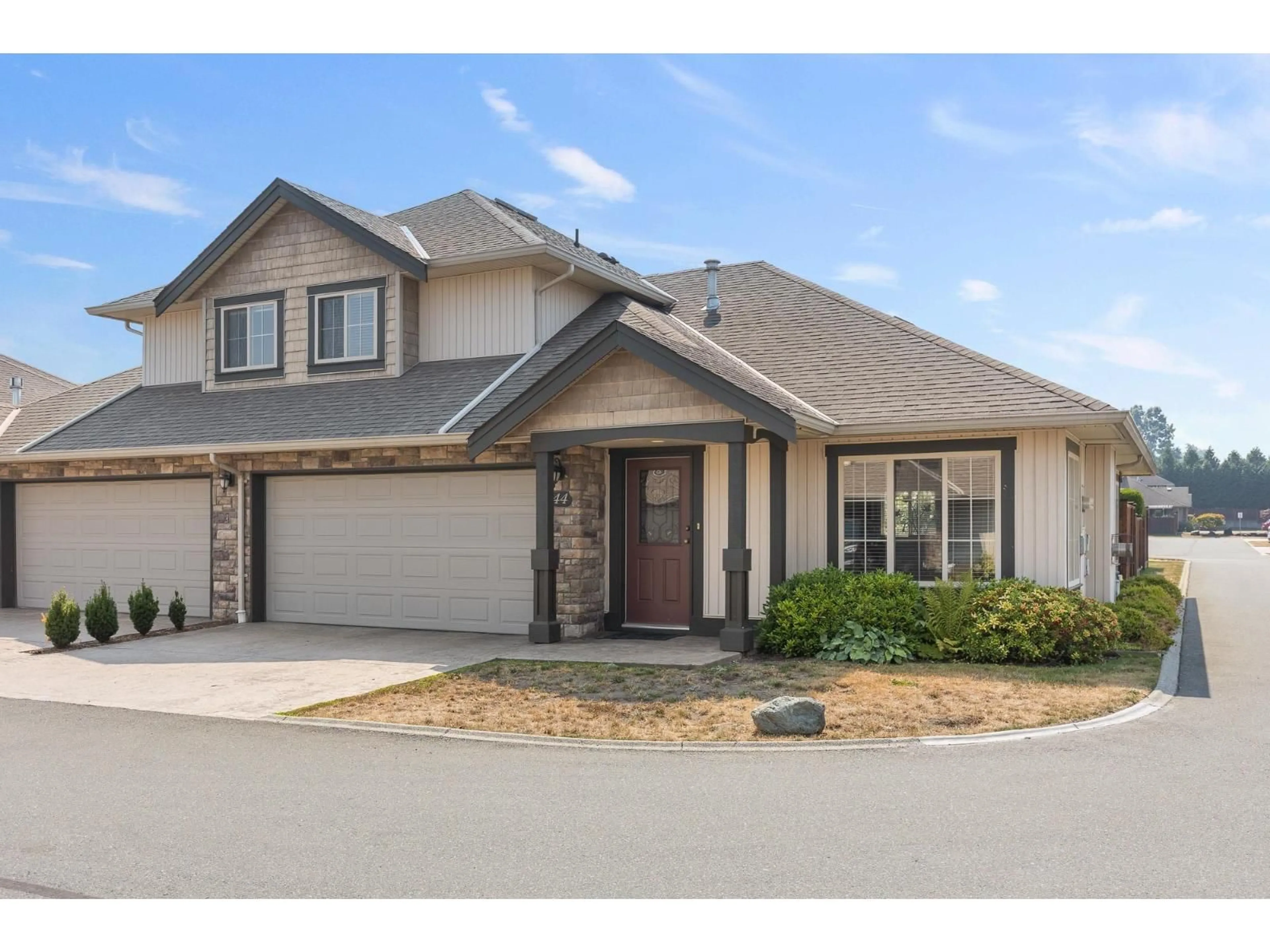Home with vinyl exterior material, street for 44 - 6449 BLACKWOOD LANE, Chilliwack British Columbia V2R5X5