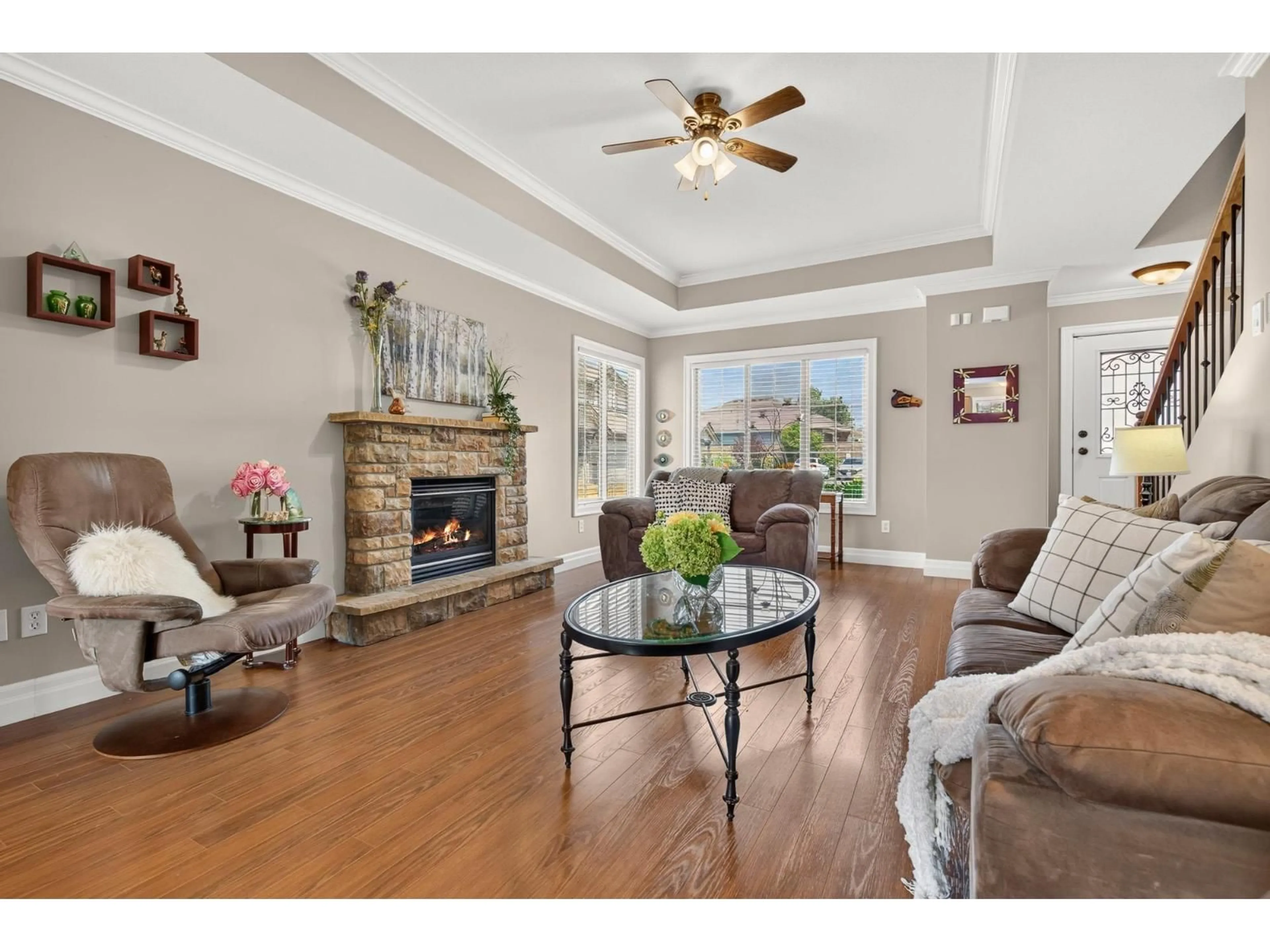 Living room with furniture, wood/laminate floor for 44 - 6449 BLACKWOOD LANE, Chilliwack British Columbia V2R5X5
