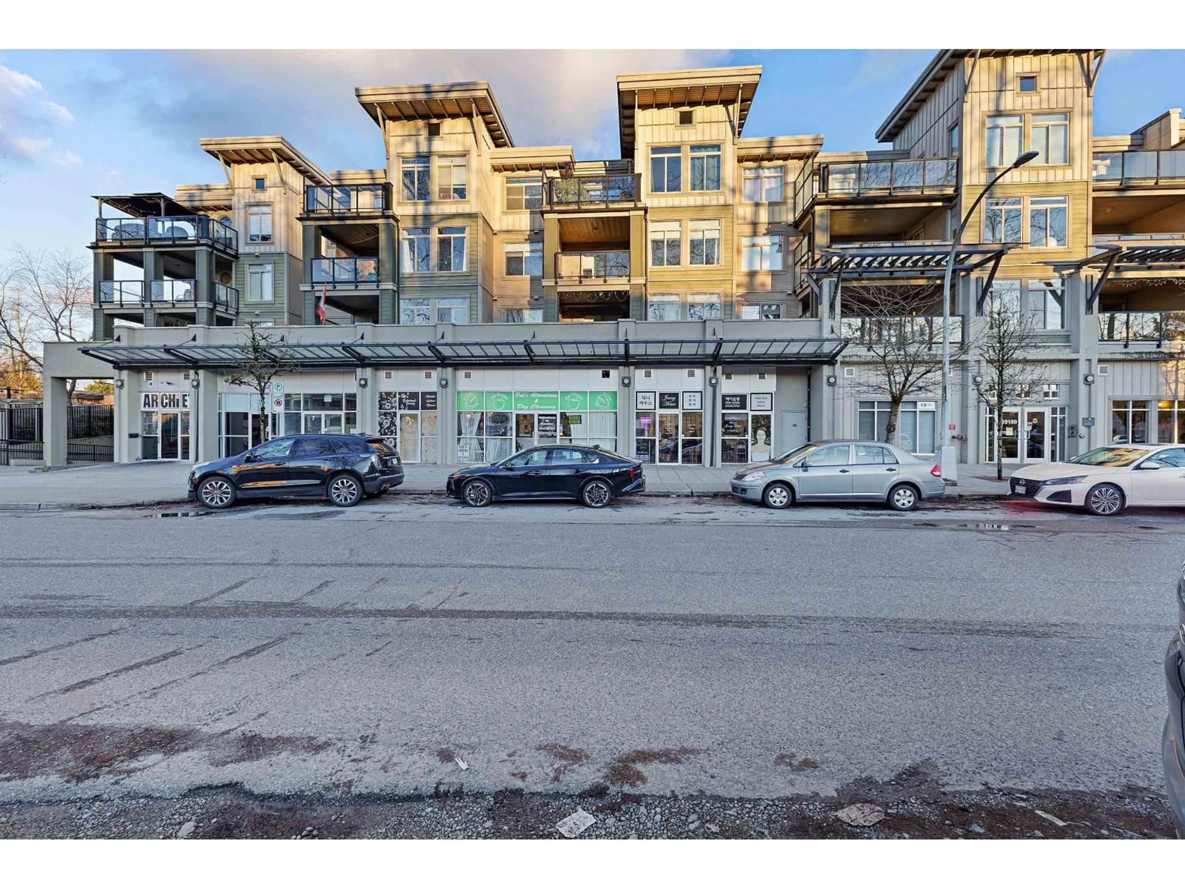 Unknown for 318 - 10180 153 STREET, Surrey British Columbia V3R0B5