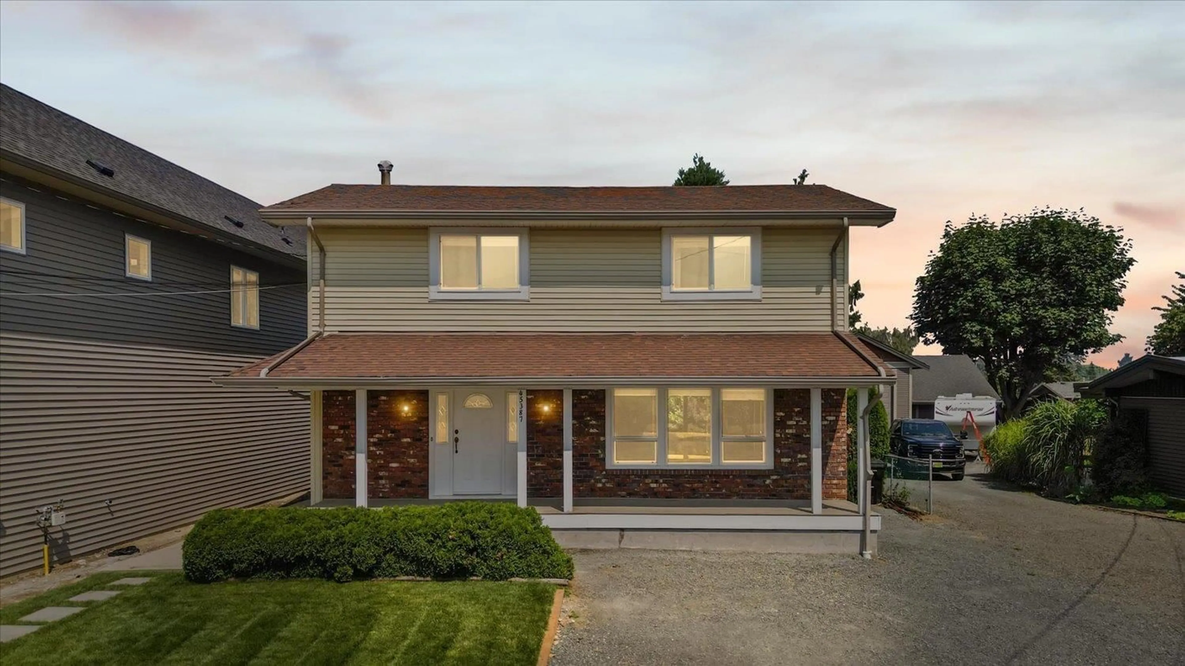 Home with vinyl exterior material, street for 45387 JEWEL AVENUE, Chilliwack British Columbia V2R4C2