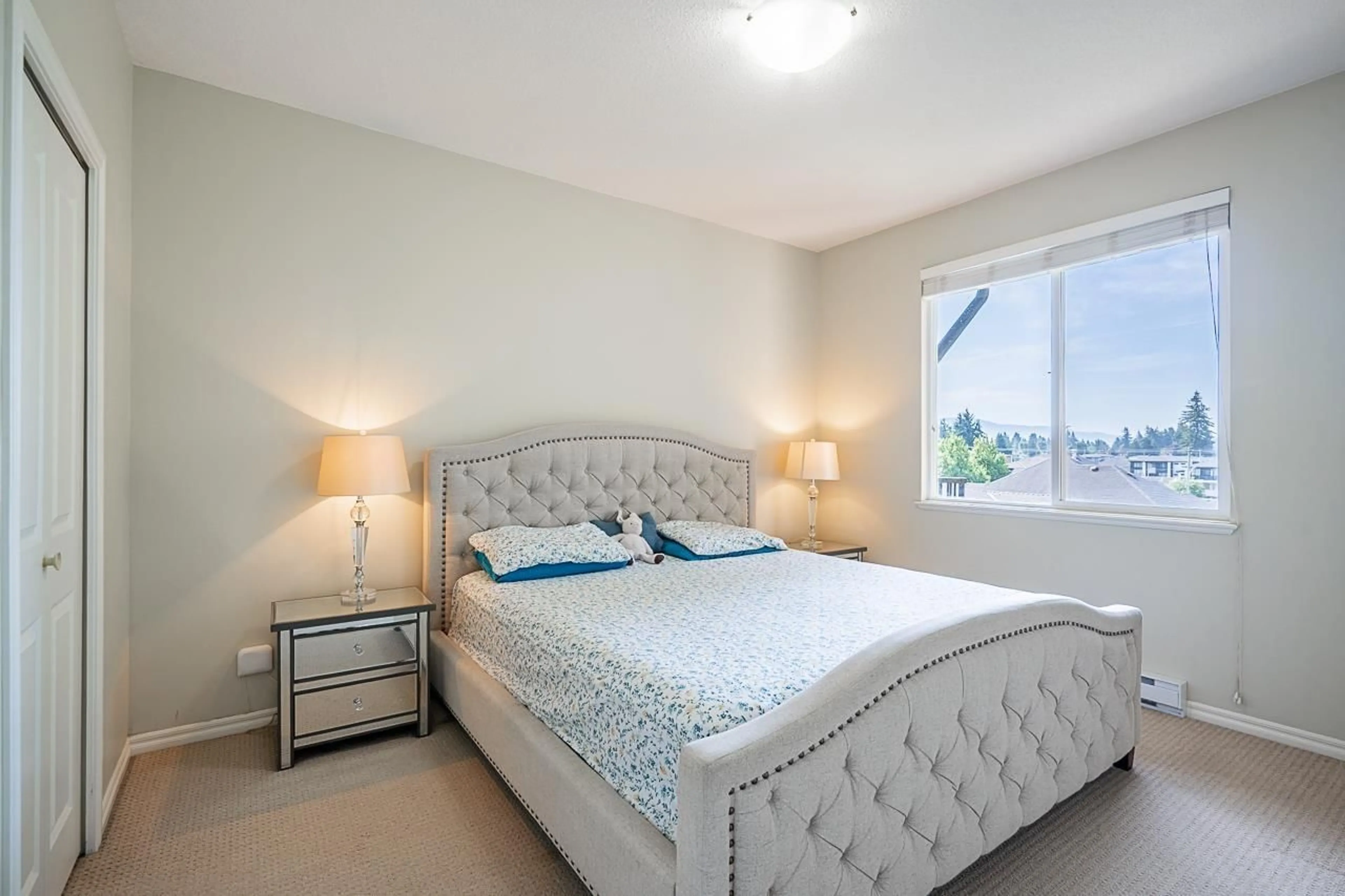 Bedroom with bed, unknown for 408 - 2581 LANGDON STREET, Abbotsford British Columbia V2T7A3