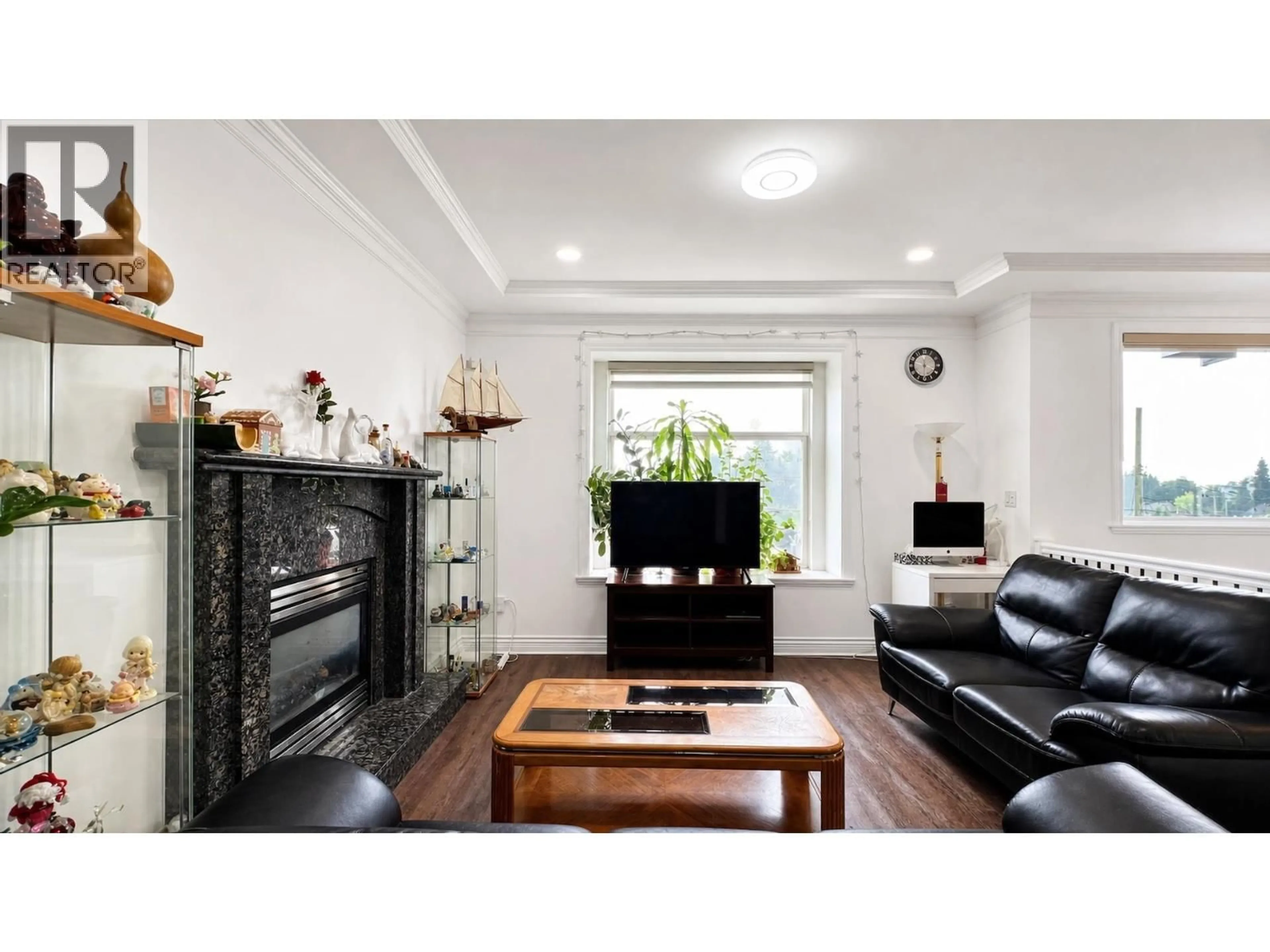 Living room with furniture, wood/laminate floor for 7979 11TH AVENUE, Burnaby British Columbia V3N2N5