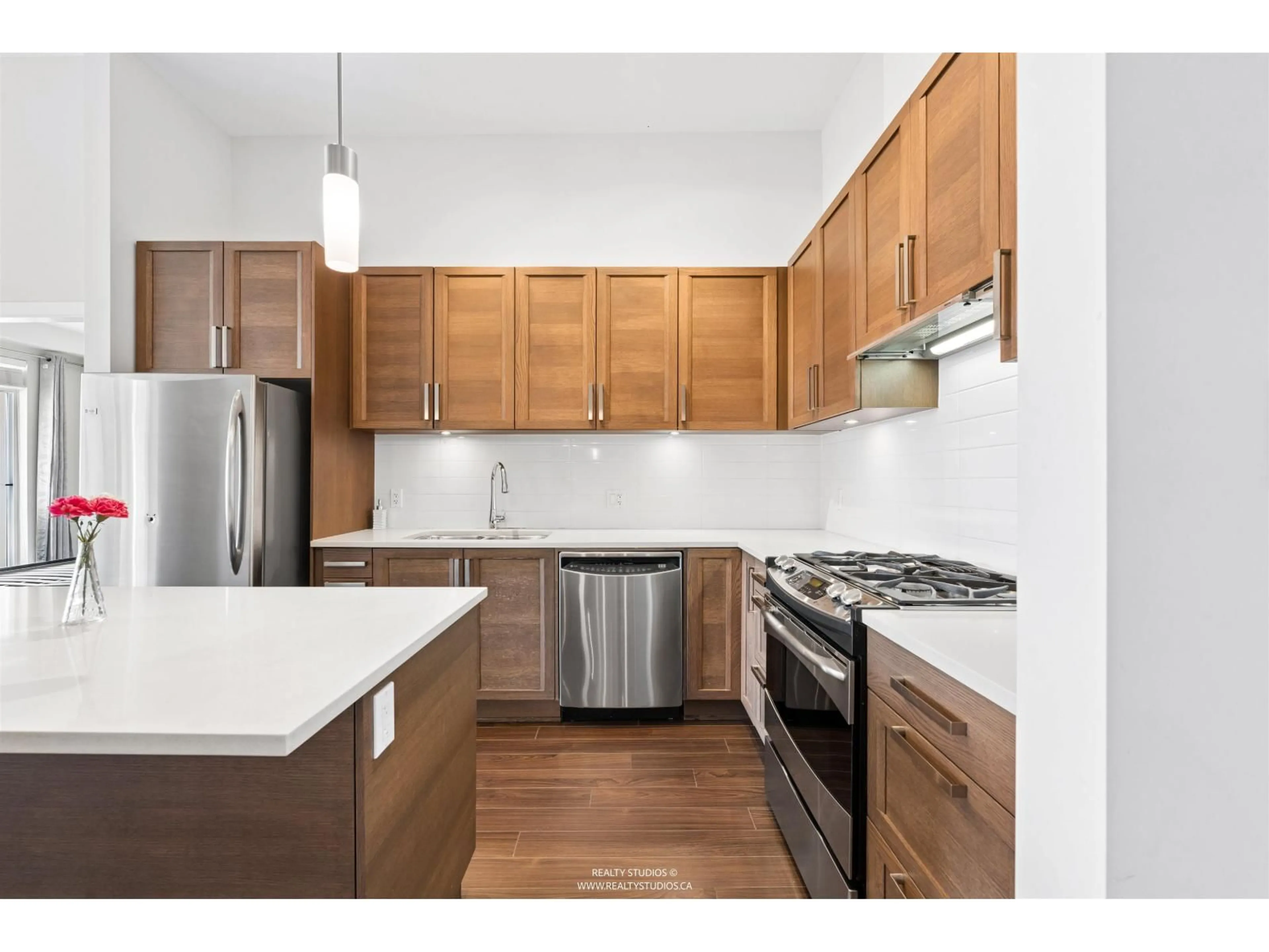 Standard kitchen, wood/laminate floor for 415 - 15850 26 AVENUE, Surrey British Columbia V3Z2N6