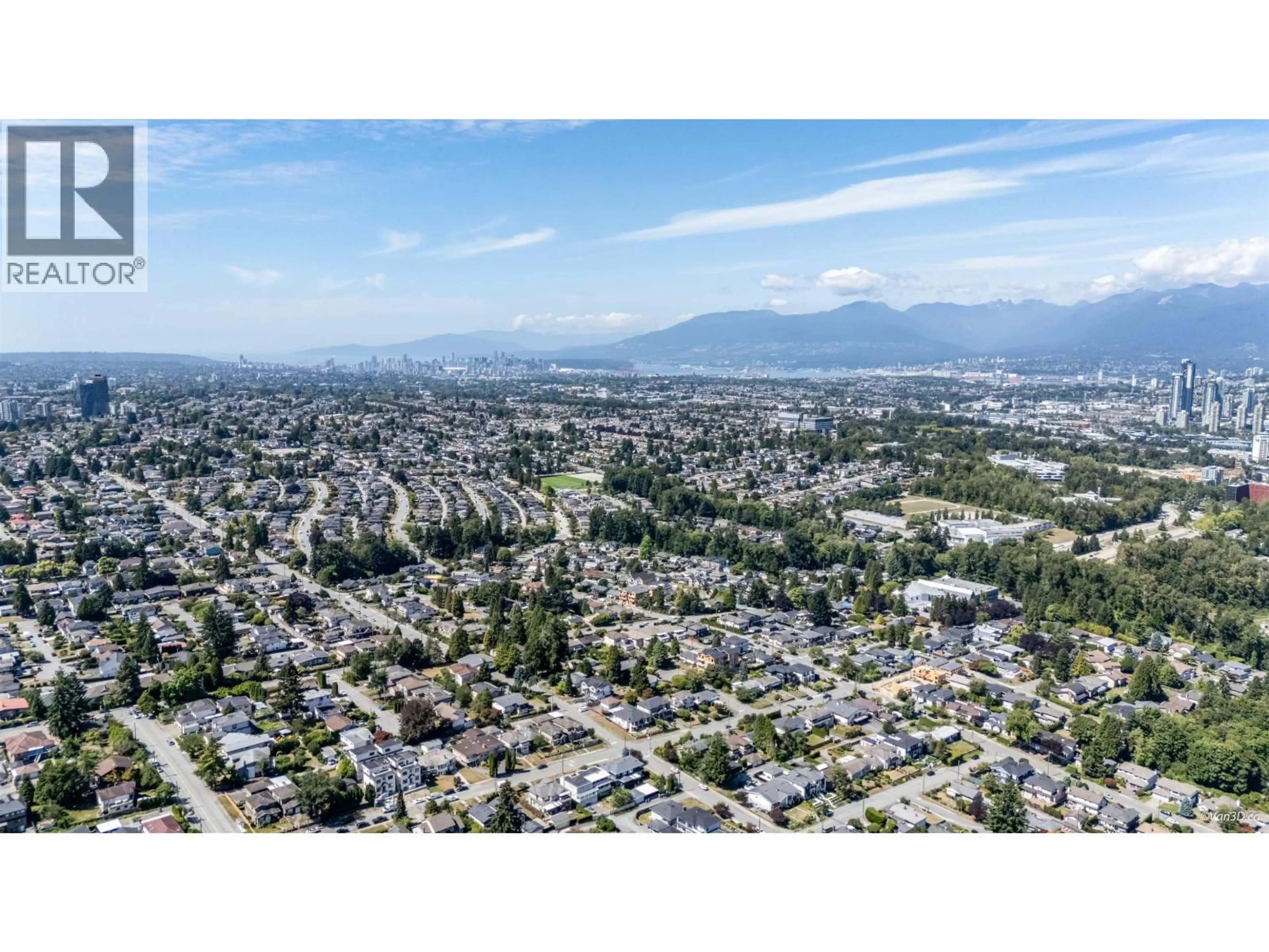 A pic from outside/outdoor area/front of a property/back of a property/a pic from drone, mountain view for 4757 BUXTON STREET, Burnaby British Columbia V5H1J2