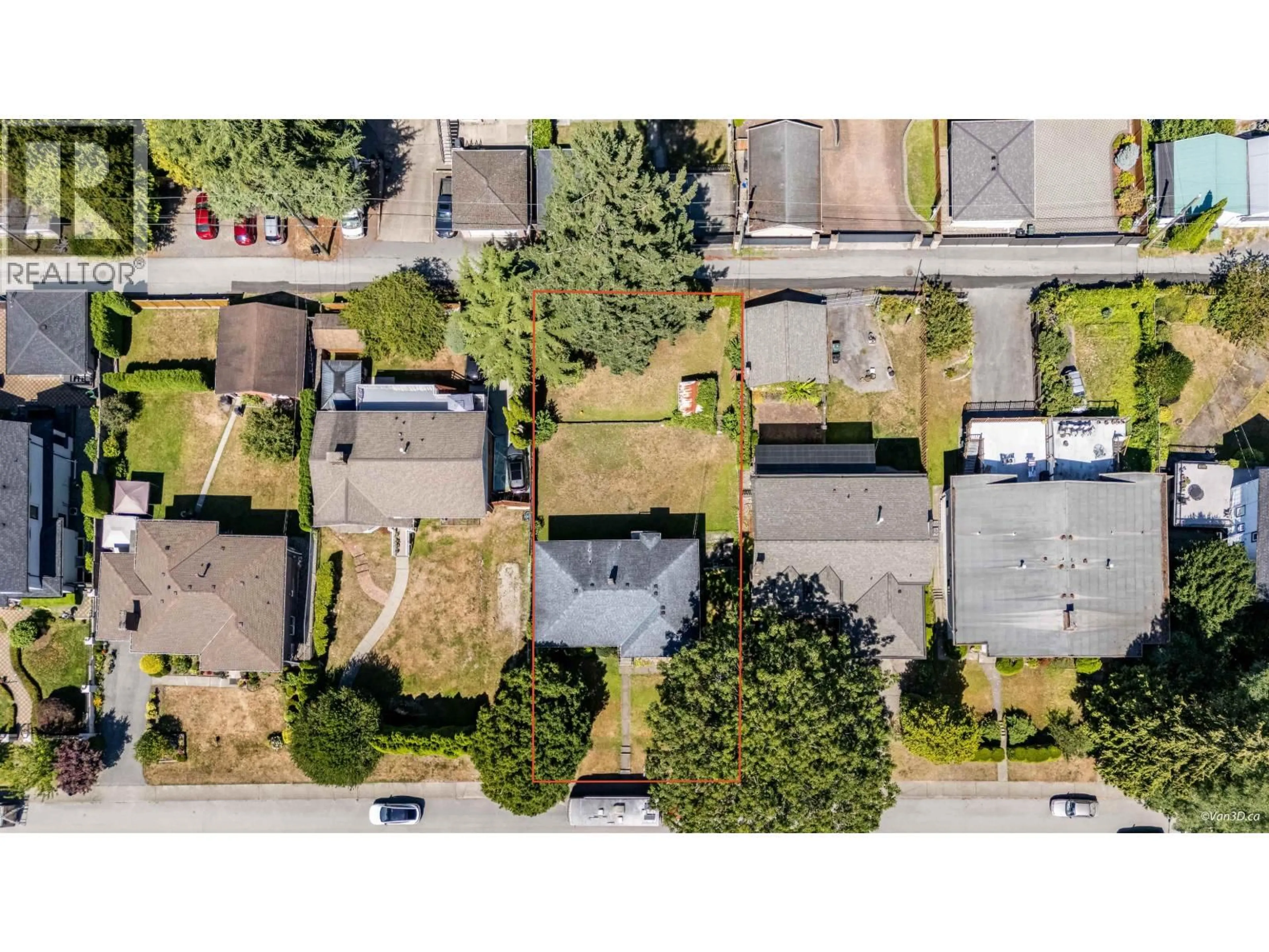 A pic from outside/outdoor area/front of a property/back of a property/a pic from drone, street for 4757 BUXTON STREET, Burnaby British Columbia V5H1J2