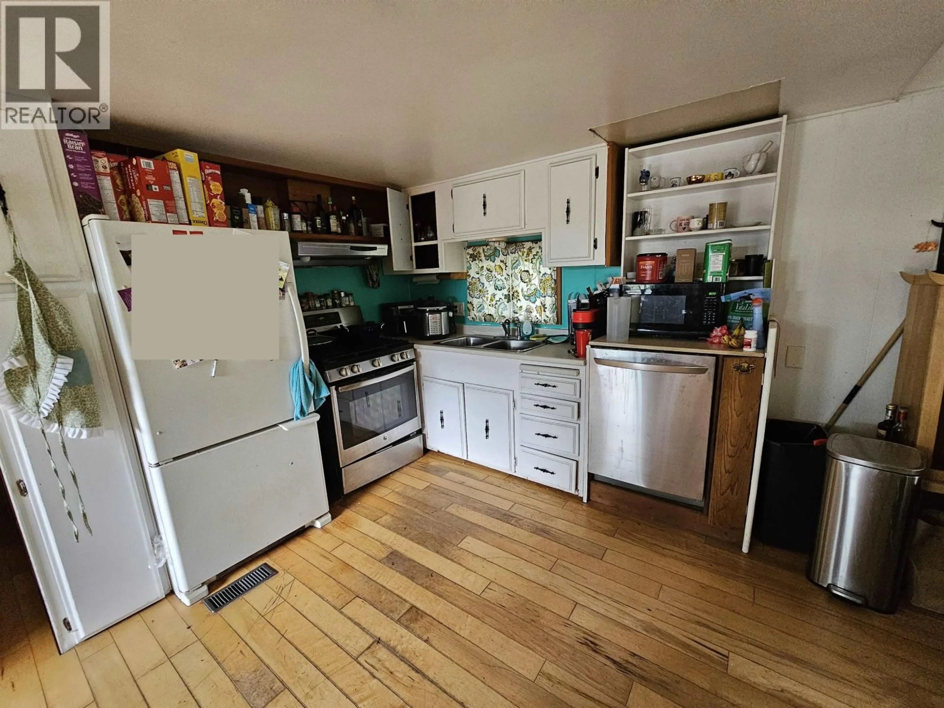 Standard kitchen, unknown for 6 BRACKEN PARKWAY, Squamish British Columbia V0N1H0