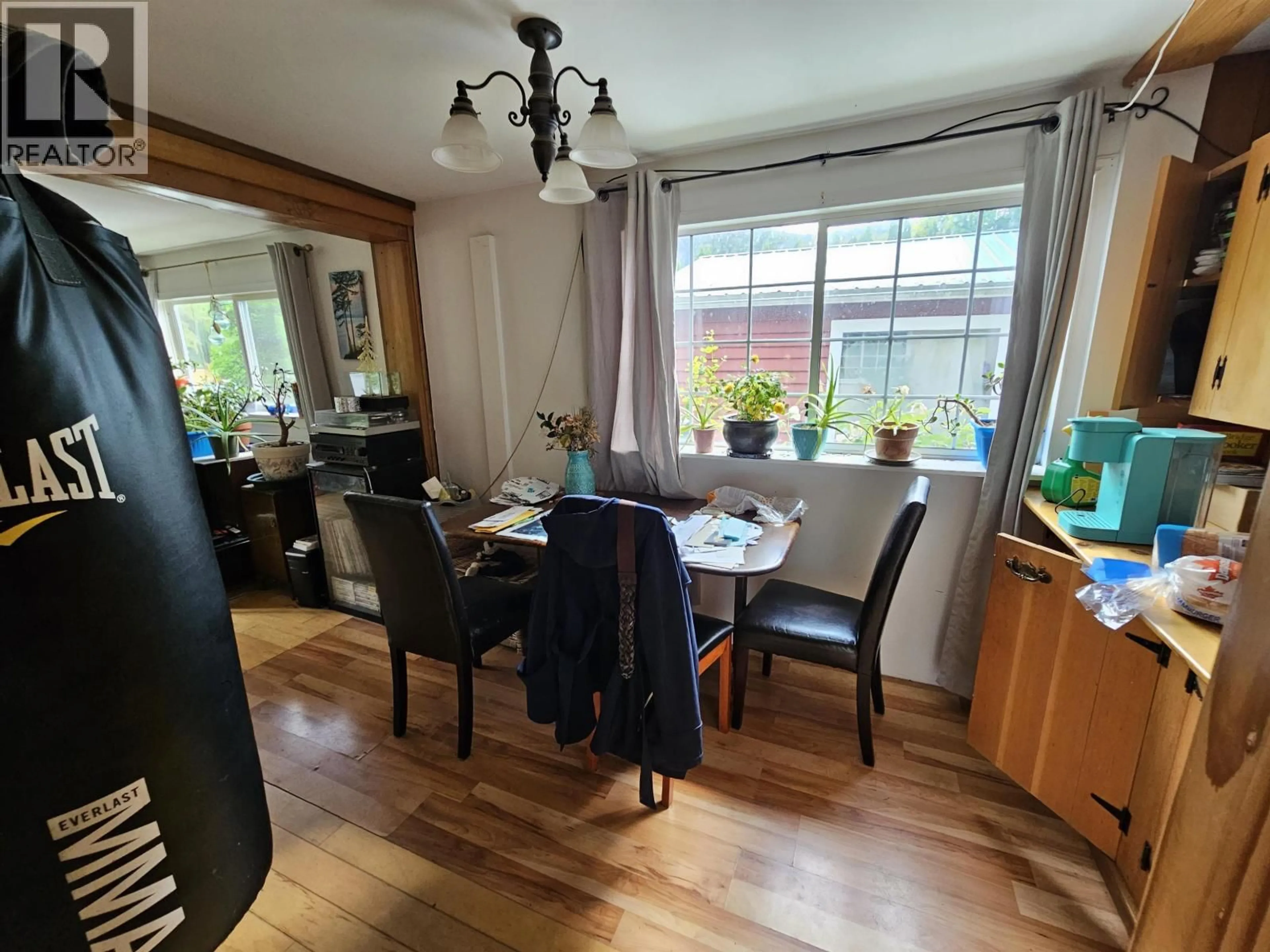 Dining room, wood/laminate floor for 6 BRACKEN PARKWAY, Squamish British Columbia V0N1H0