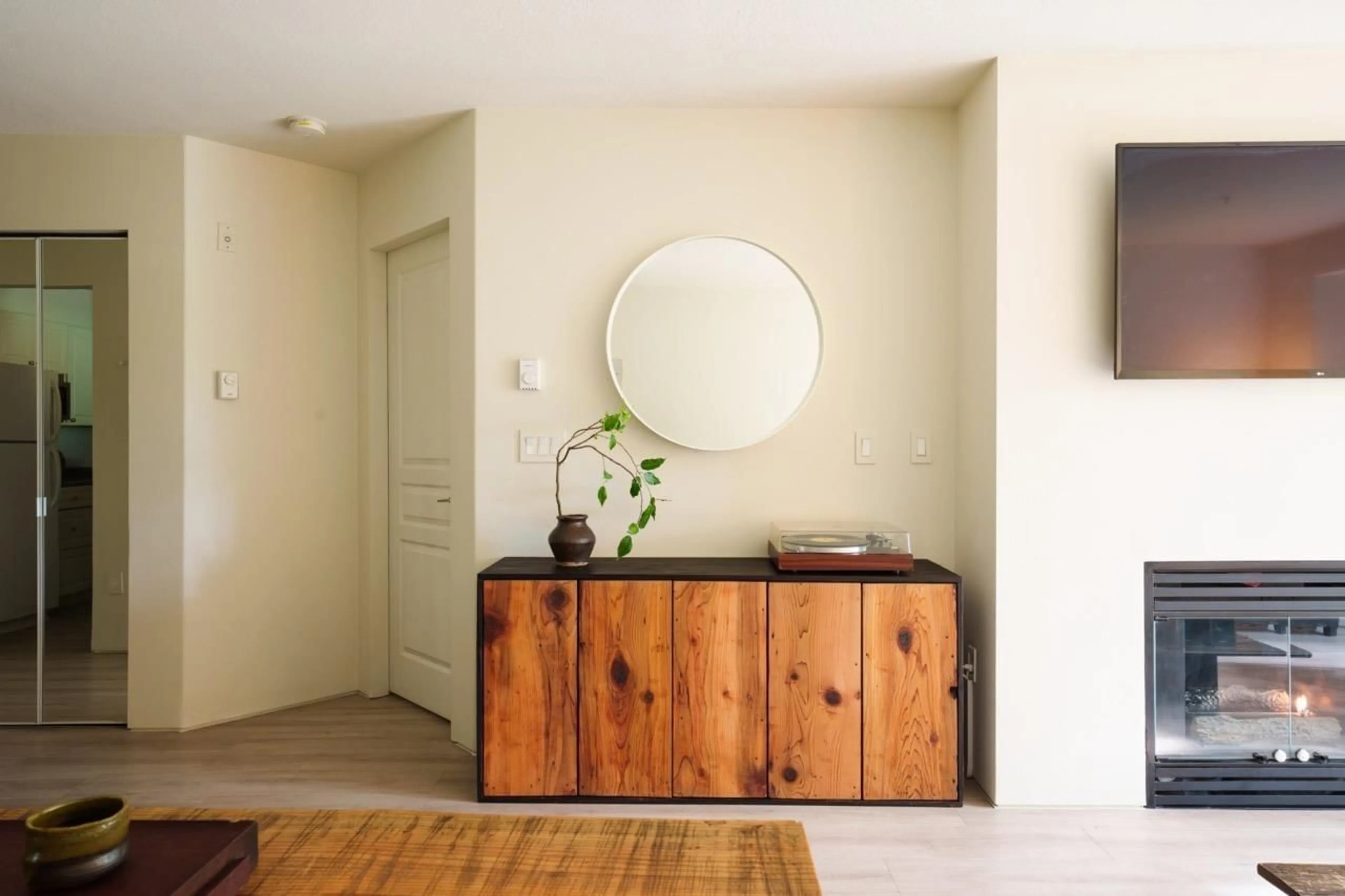 Indoor entryway for 324 - 9979 140 STREET, Surrey British Columbia V3T5W2