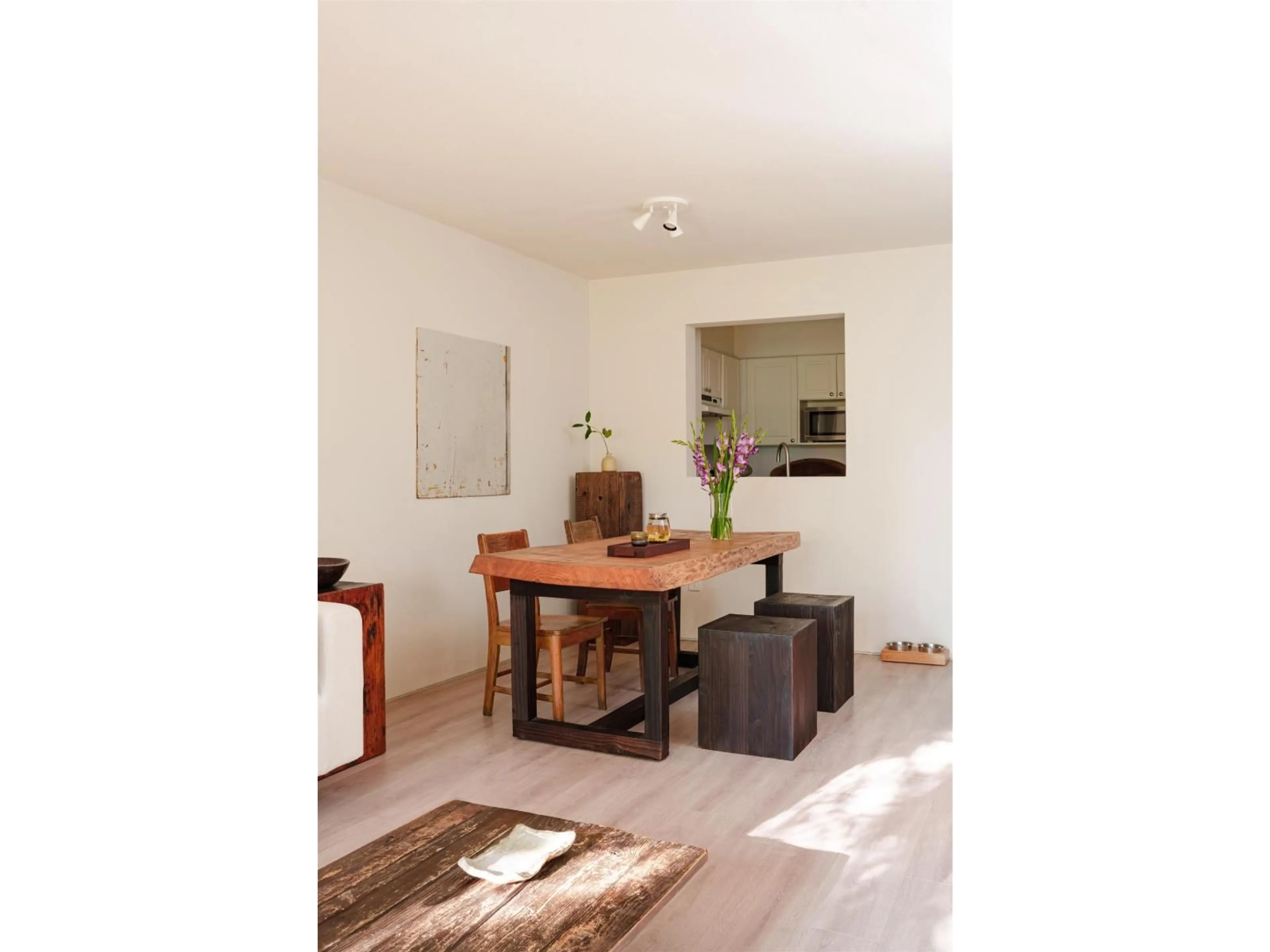 Living room with furniture, wood/laminate floor for 324 - 9979 140 STREET, Surrey British Columbia V3T5W2