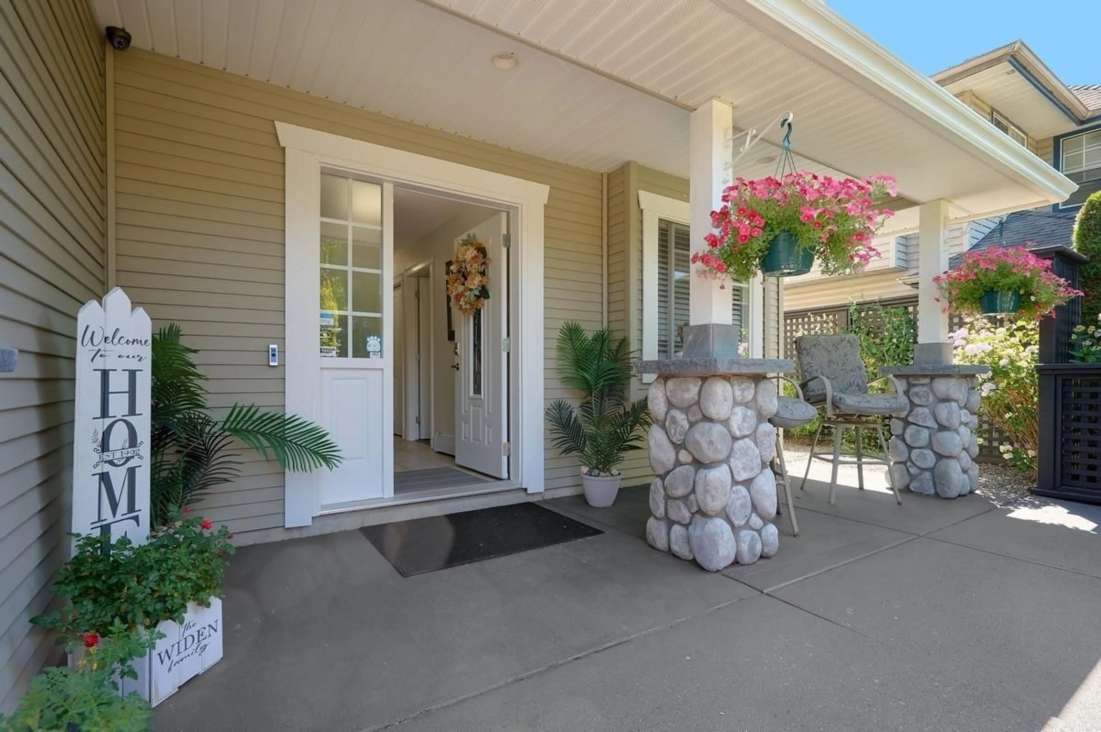 Indoor entryway for 3126 BRAKEMAN STREET, Abbotsford British Columbia V3W3H5