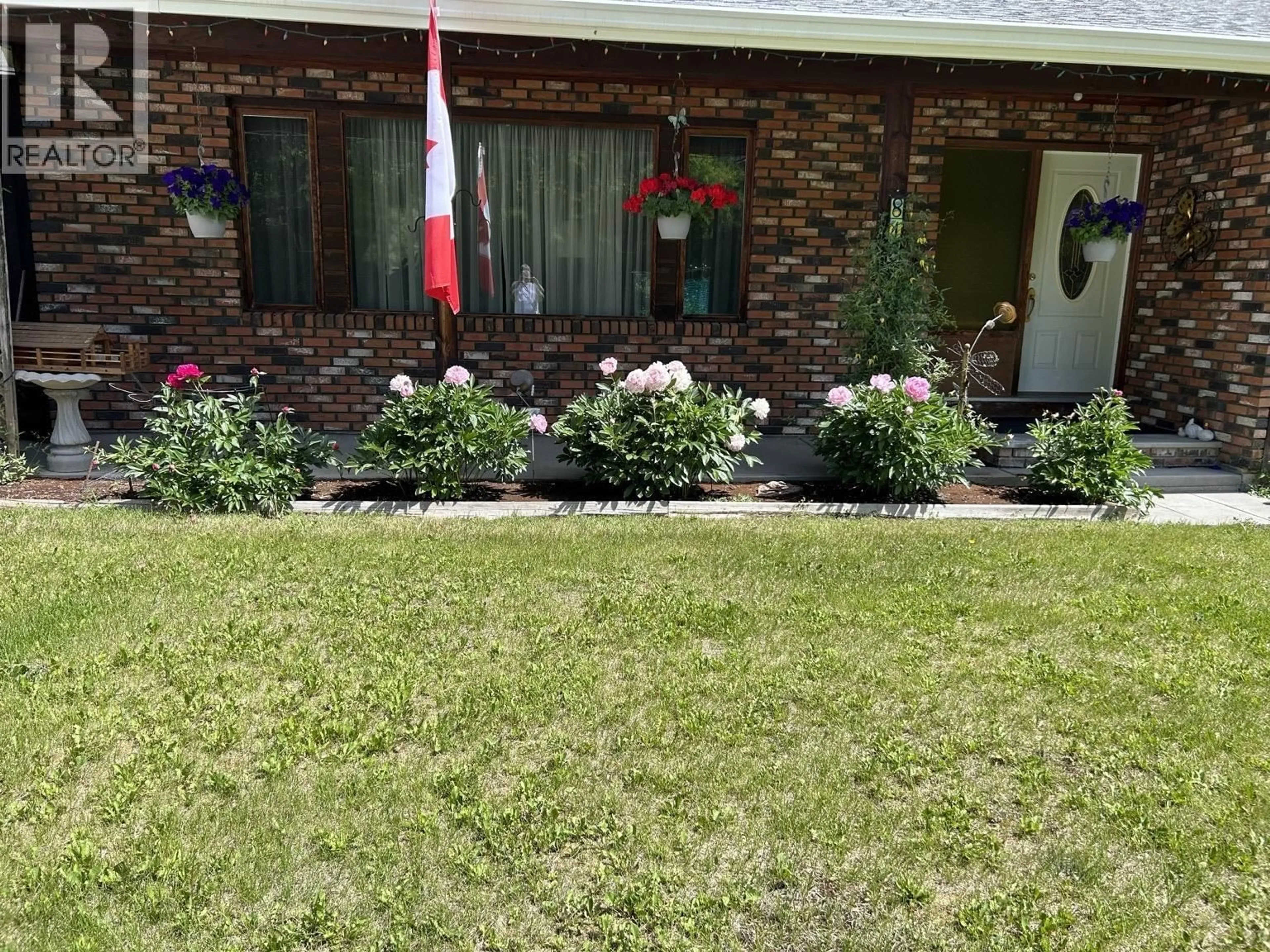 A pic from outside/outdoor area/front of a property/back of a property/a pic from drone, mountain view for 816 ROBERTS DRIVE, Esler / Dog Creek British Columbia V2G3K8