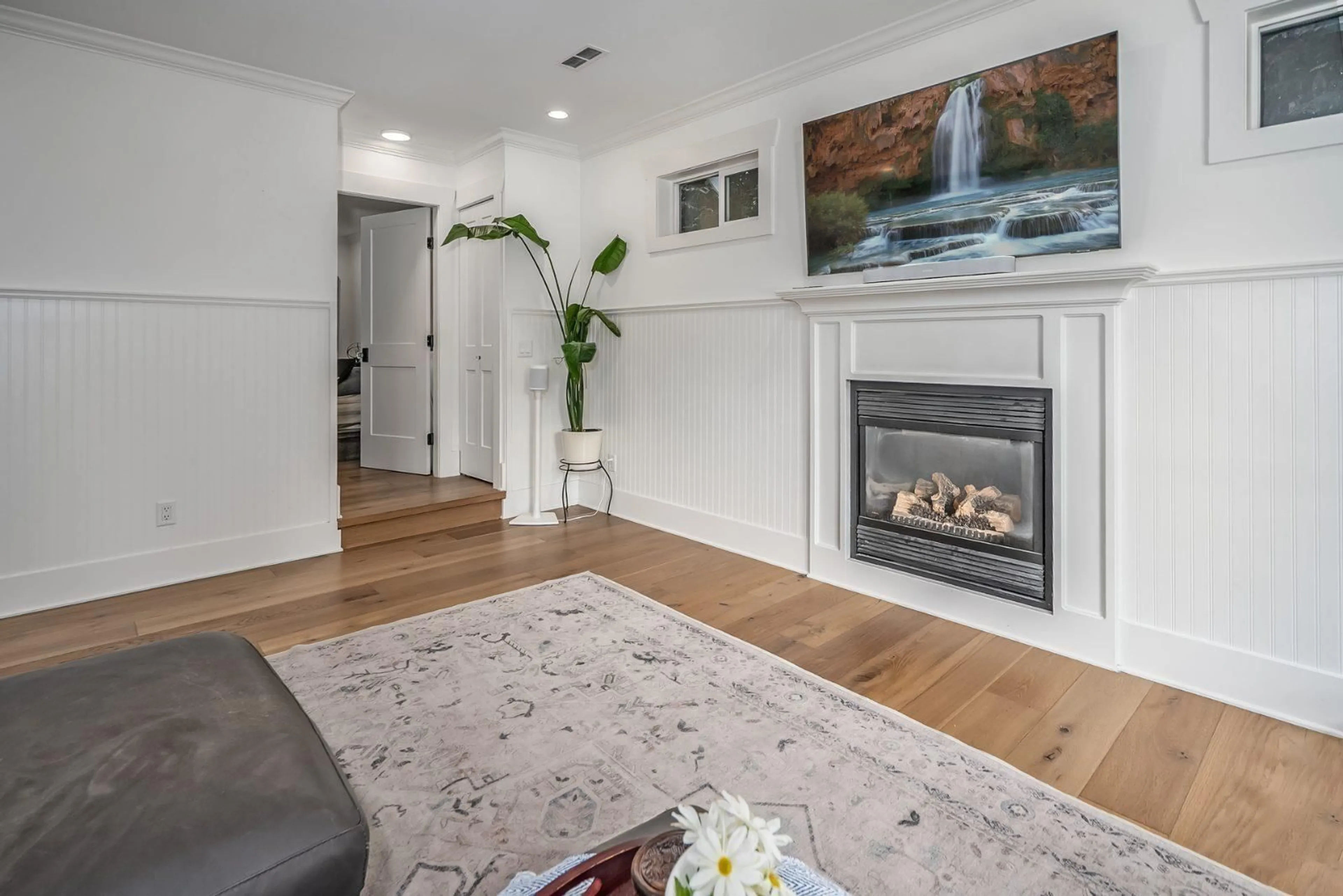 Living room with furniture, wood/laminate floor for 9194 WRIGHT STREET, Langley British Columbia V1M3T4