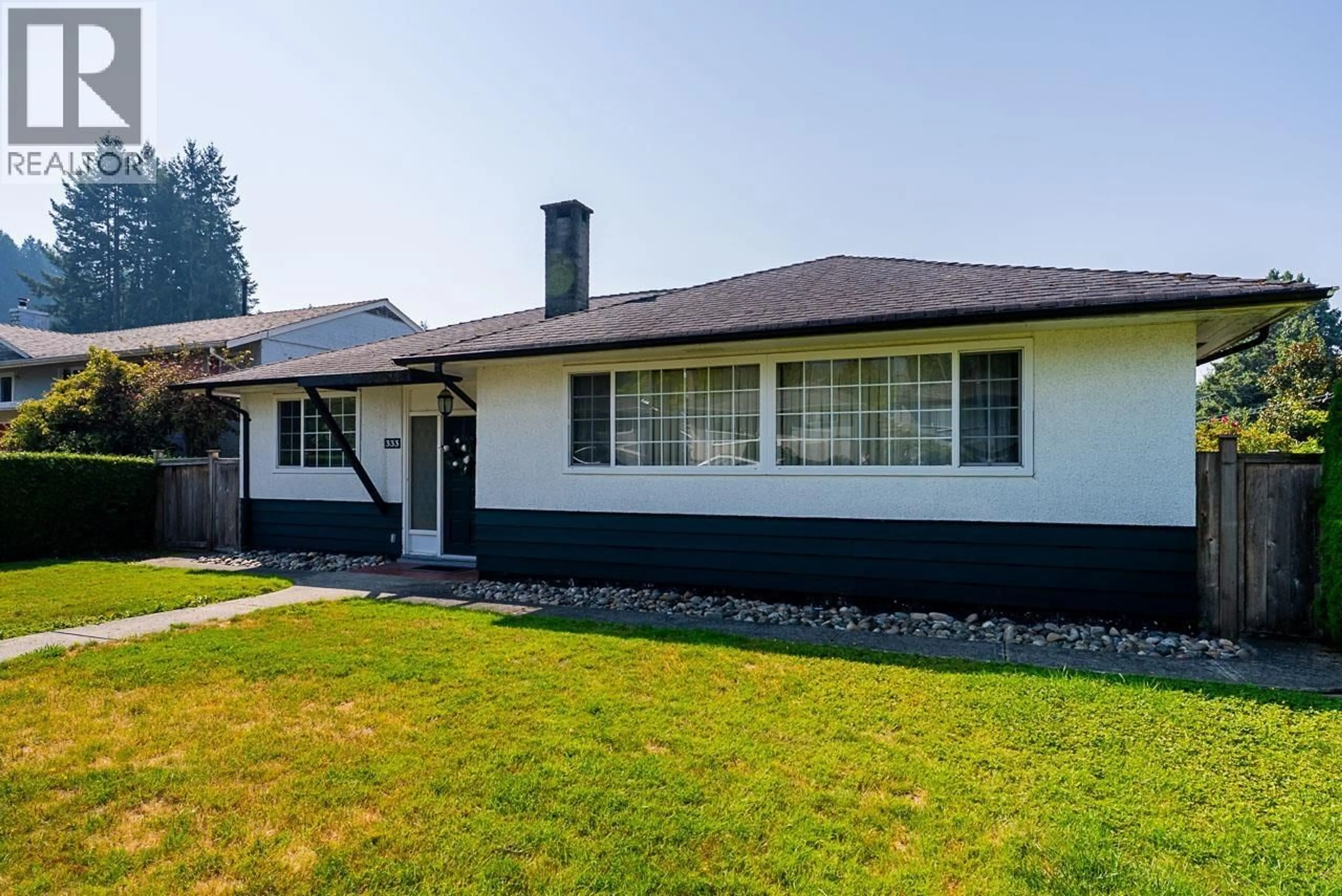Home with vinyl exterior material, street for 333 21 STREET, North Vancouver British Columbia V7L3B9