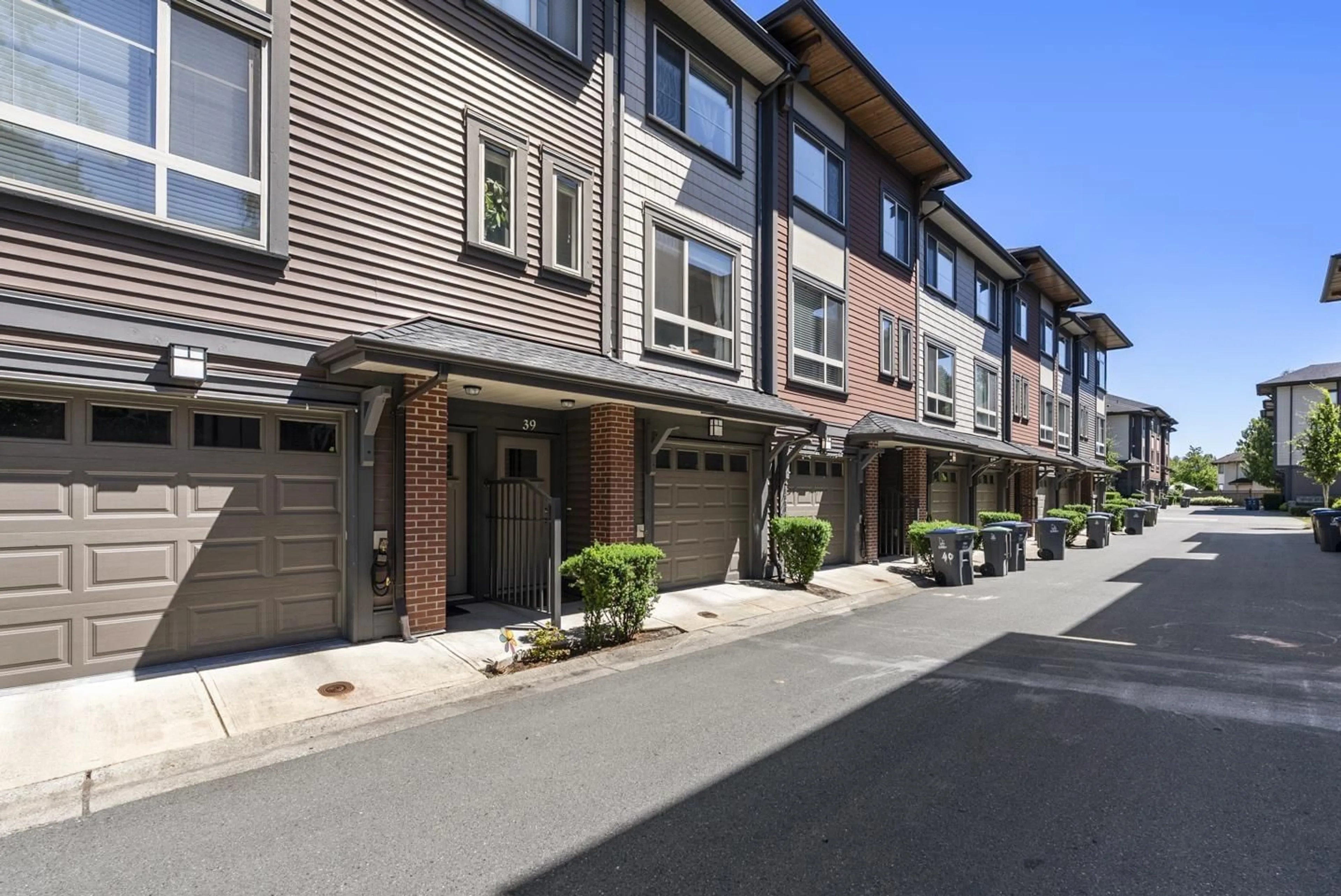 Patio, street for 39 - 16127 87 AVENUE, Surrey British Columbia V4N6R3