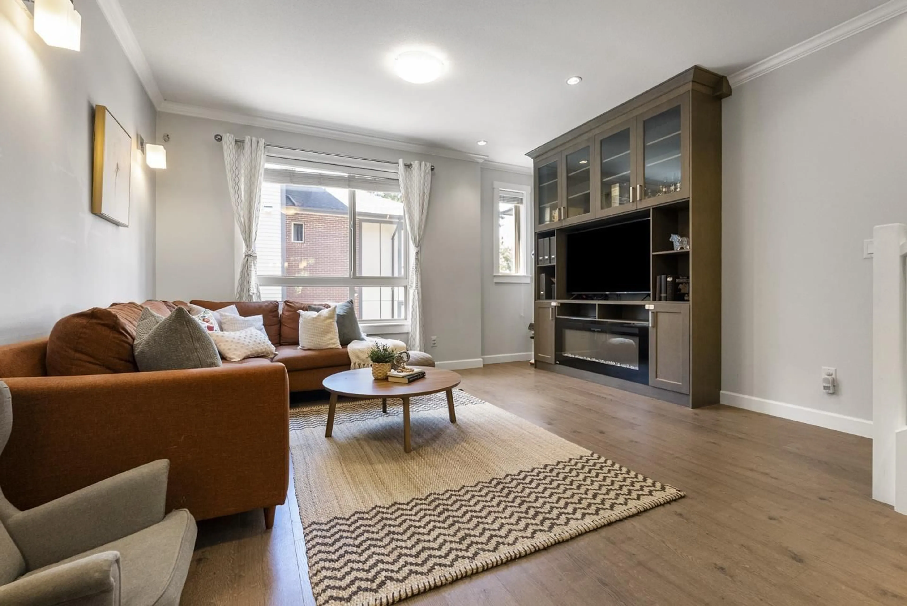 Living room with furniture, unknown for 39 - 16127 87 AVENUE, Surrey British Columbia V4N6R3