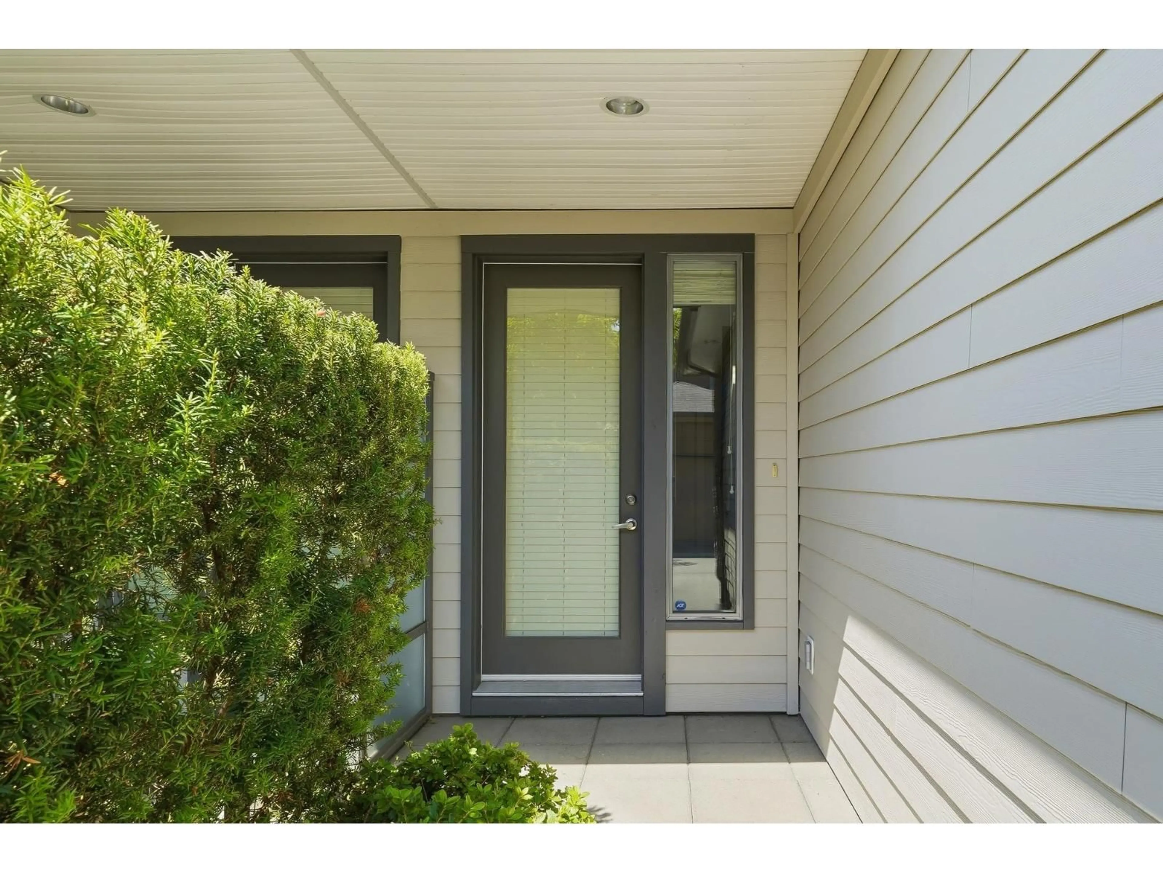 Indoor entryway for 39 - 2603 162 STREET, Surrey British Columbia V3Z2L4