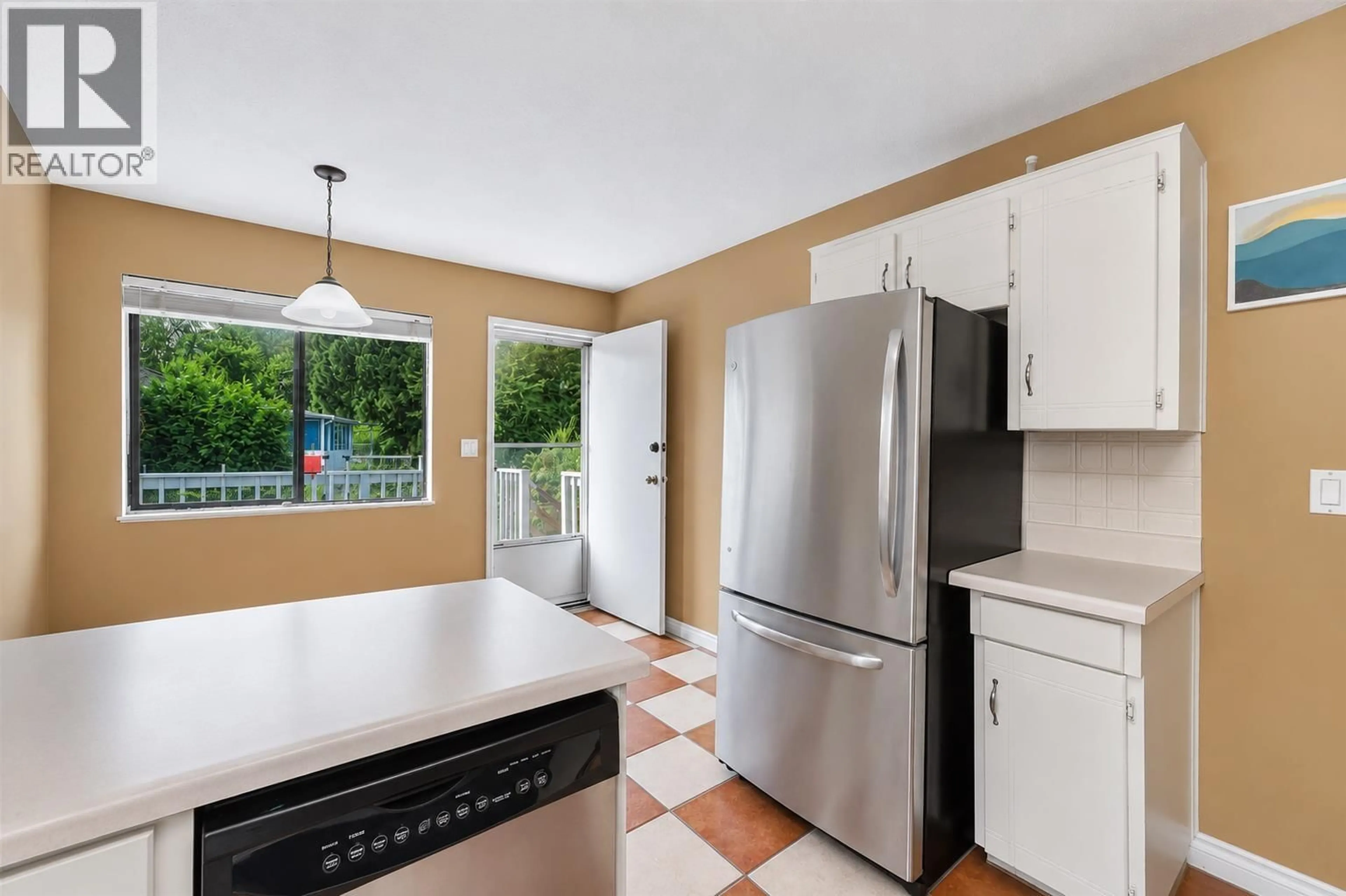 Standard kitchen, ceramic/tile floor for 976 HOSMER COURT, Coquitlam British Columbia V3C4T8