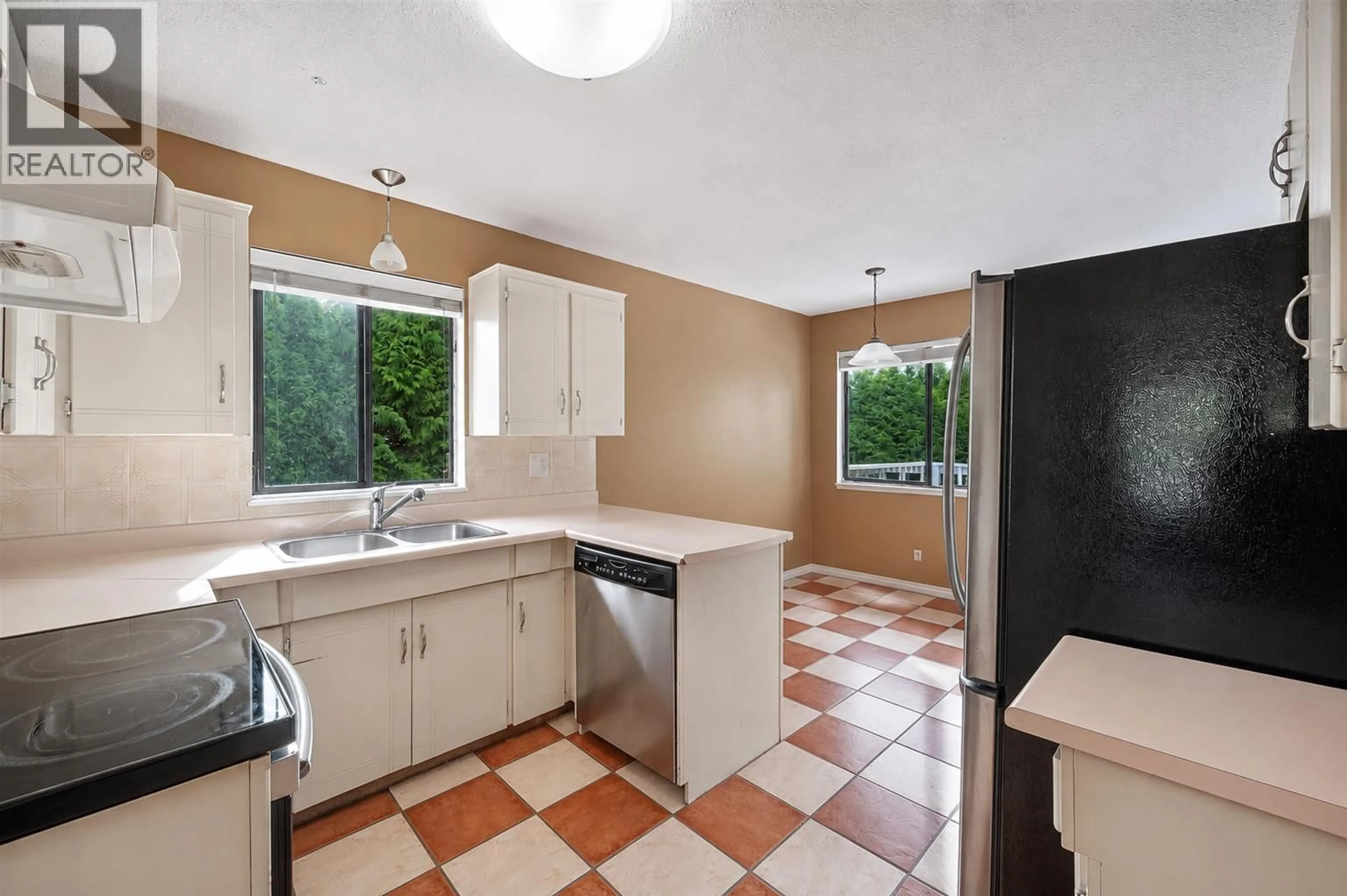 Standard kitchen, ceramic/tile floor for 976 HOSMER COURT, Coquitlam British Columbia V3C4T8