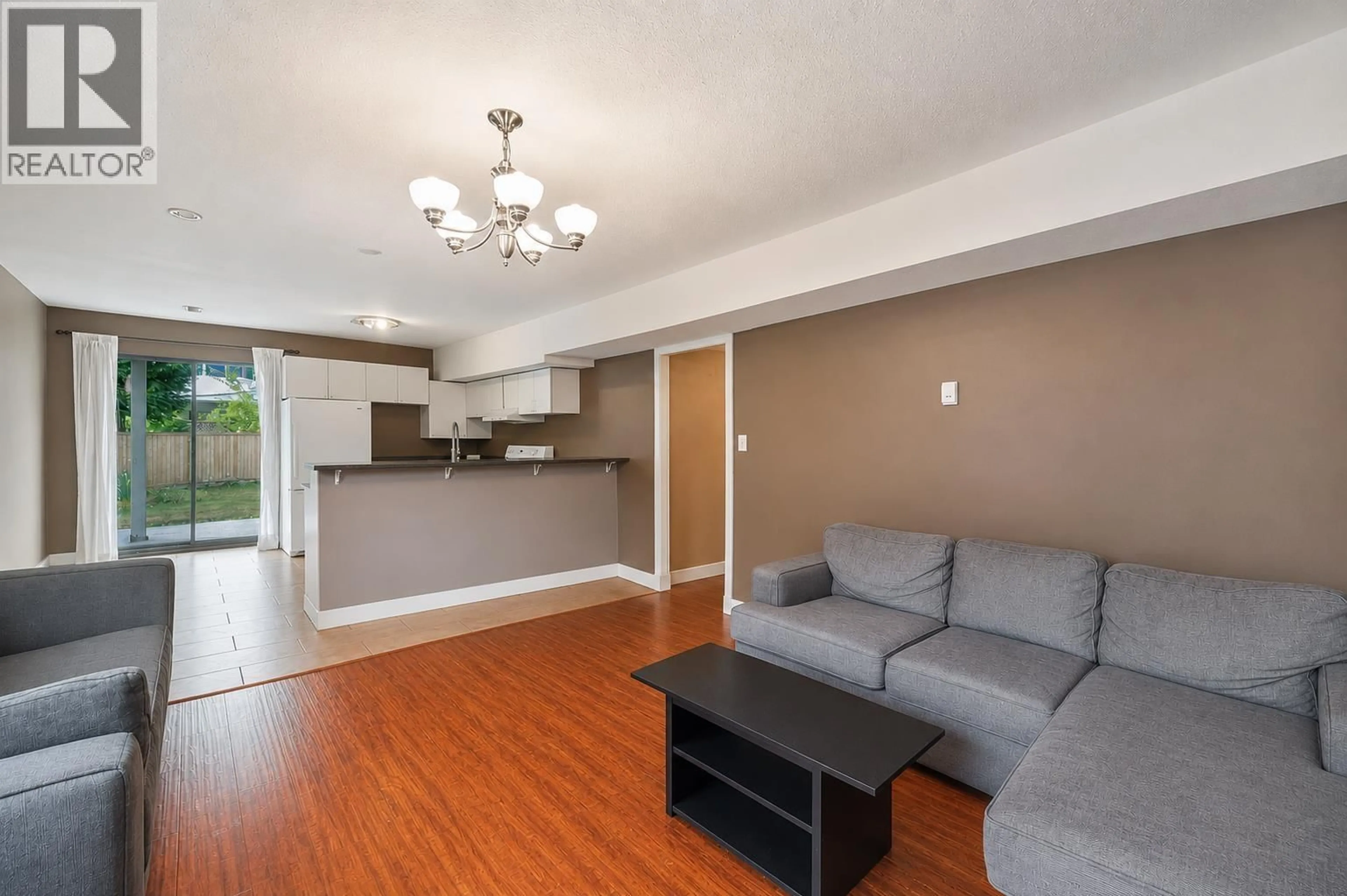 Living room with furniture, wood/laminate floor for 976 HOSMER COURT, Coquitlam British Columbia V3C4T8