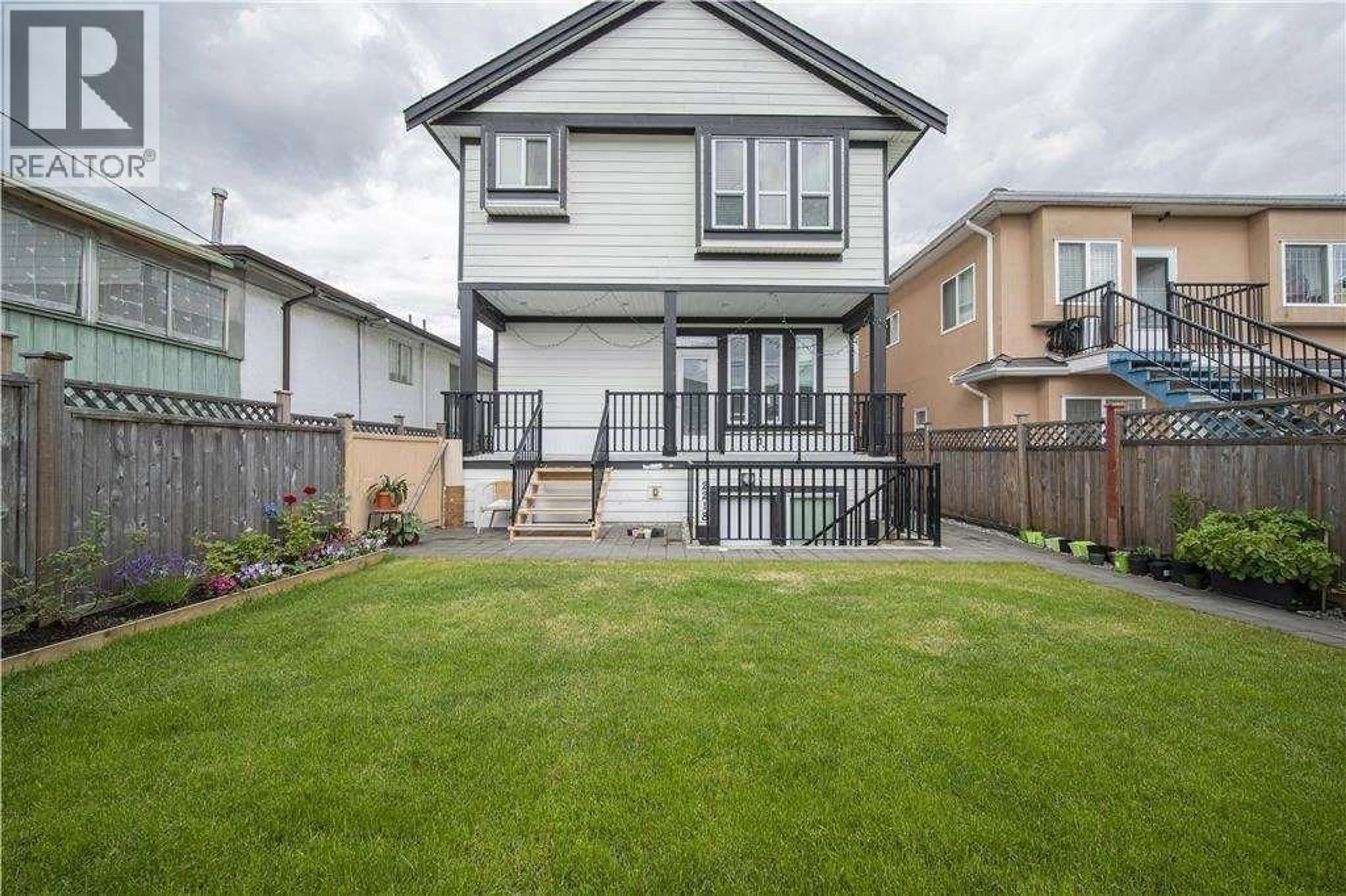 Unknown for 2216 MANNERING AVENUE, Vancouver British Columbia V5N3C4