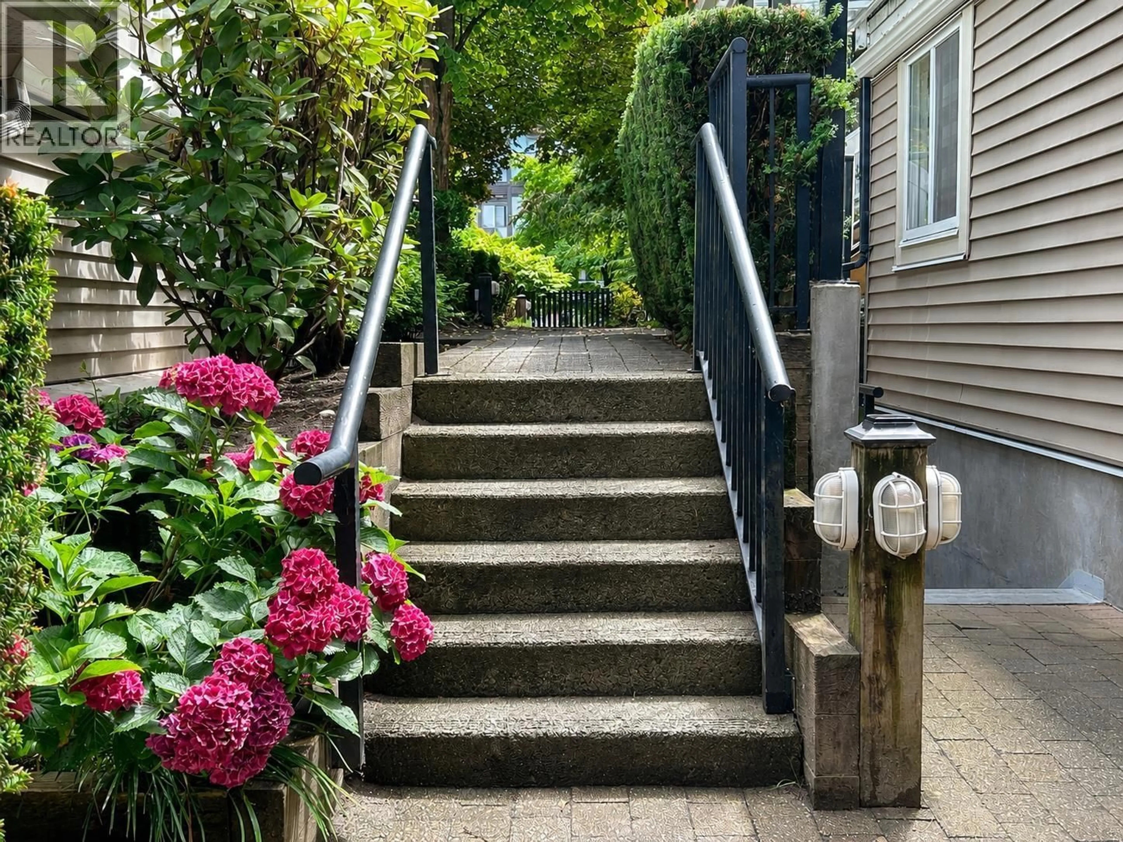 Stairs for 29 - 7128 STRIDE AVENUE, Burnaby British Columbia V3N1T5