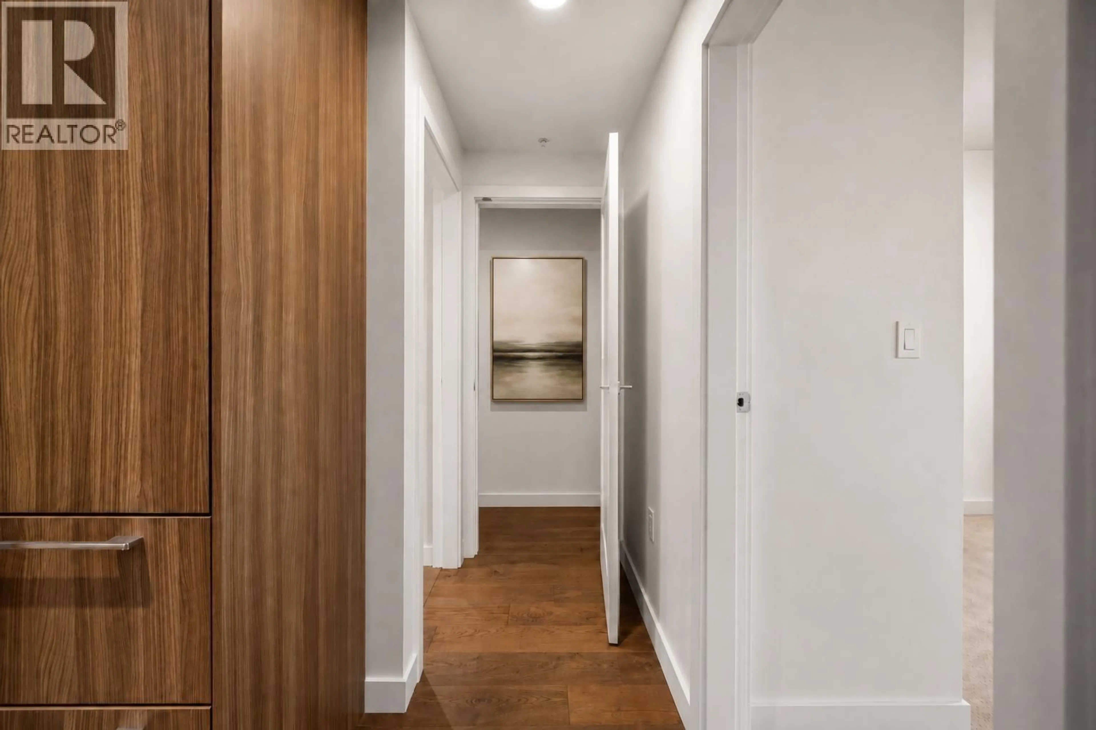 Indoor foyer for 802 - 3331 NO 3 ROAD, Richmond British Columbia V6X2B6