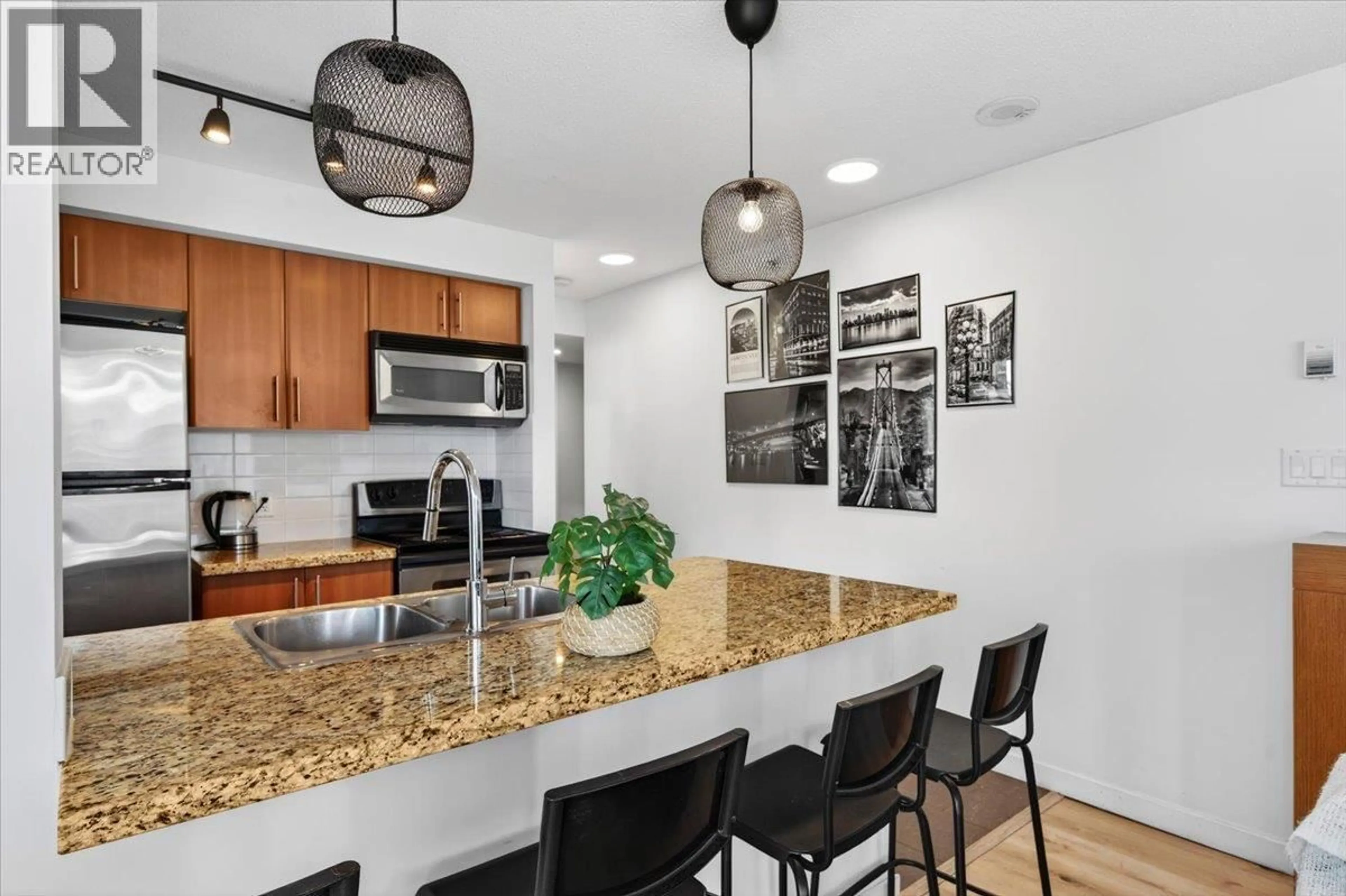 Open concept kitchen, ceramic/tile floor for 905 - 58 KEEFER PLACE, Vancouver British Columbia V6B0B8