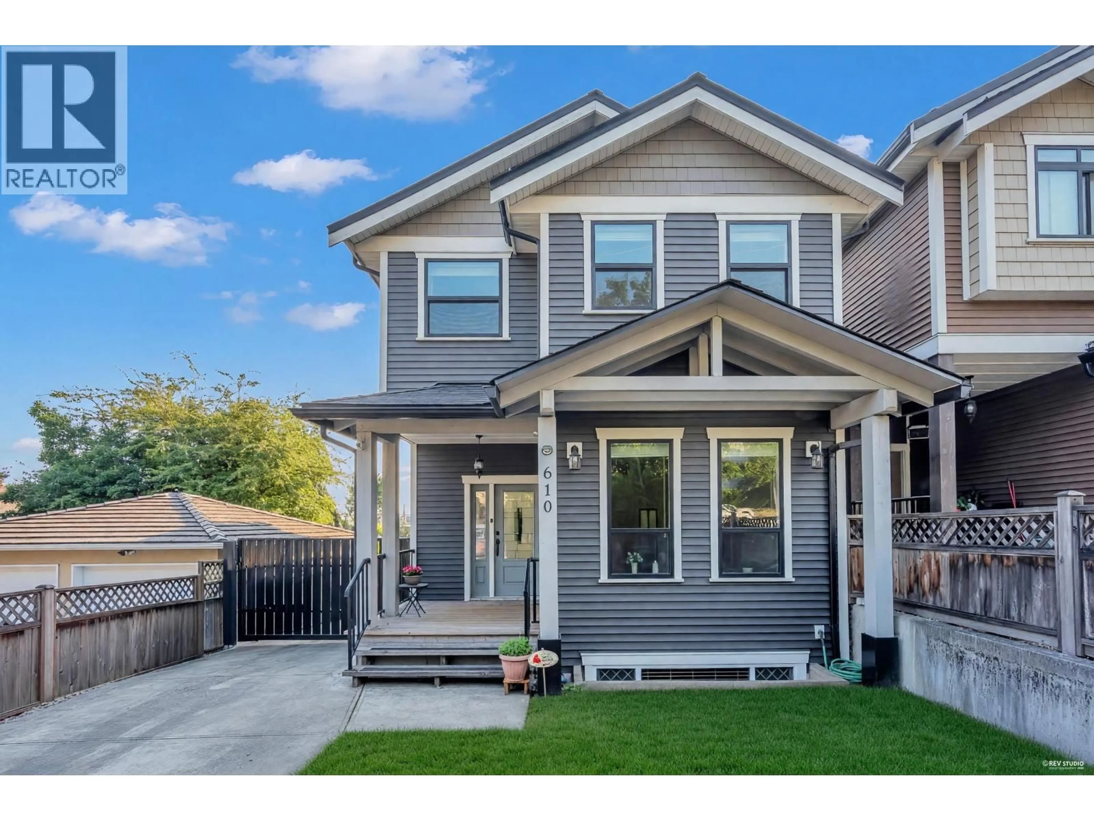 Home with vinyl exterior material, street for 610 THIRTEENTH STREET, New Westminster British Columbia V3M4M2