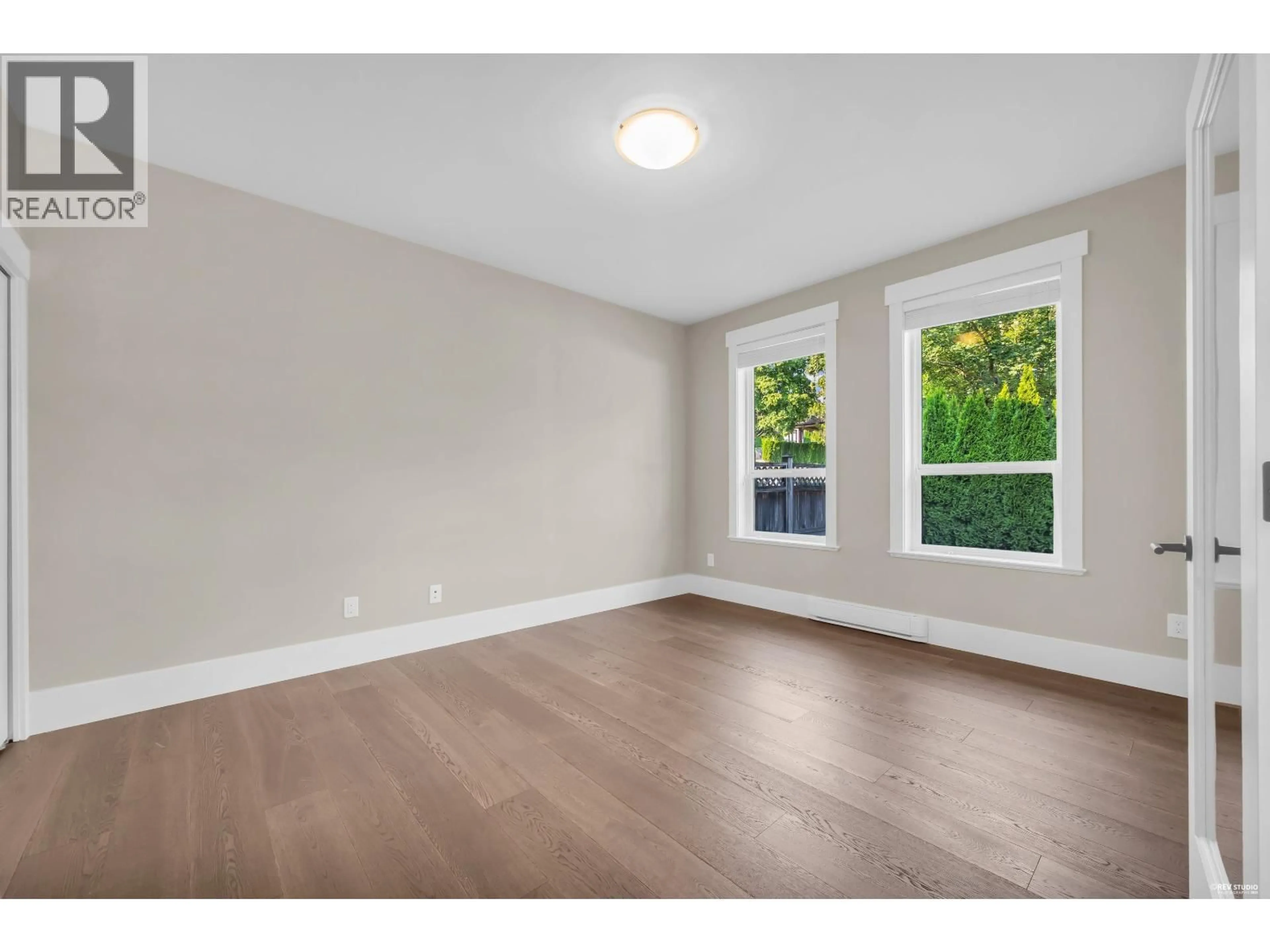 A pic of a room for 610 THIRTEENTH STREET, New Westminster British Columbia V3M4M2