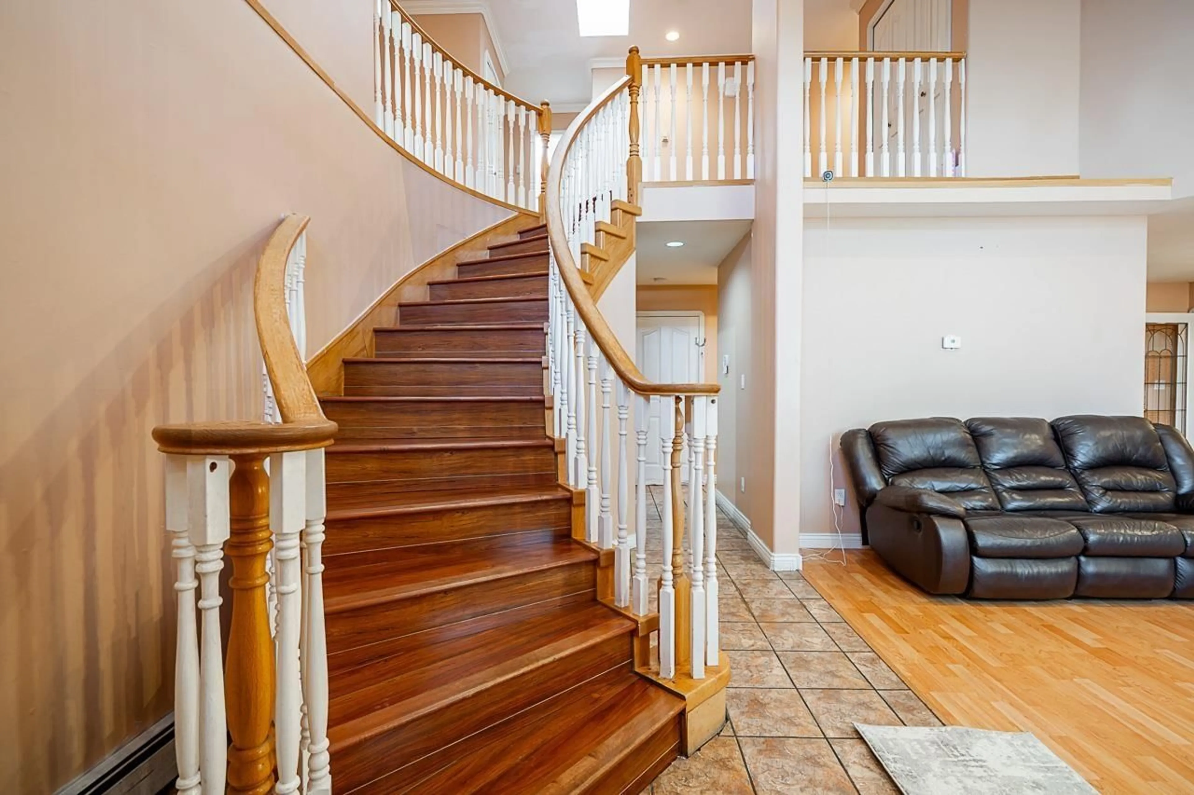 Stairs for 13107 74 AVENUE, Surrey British Columbia V3W1C3