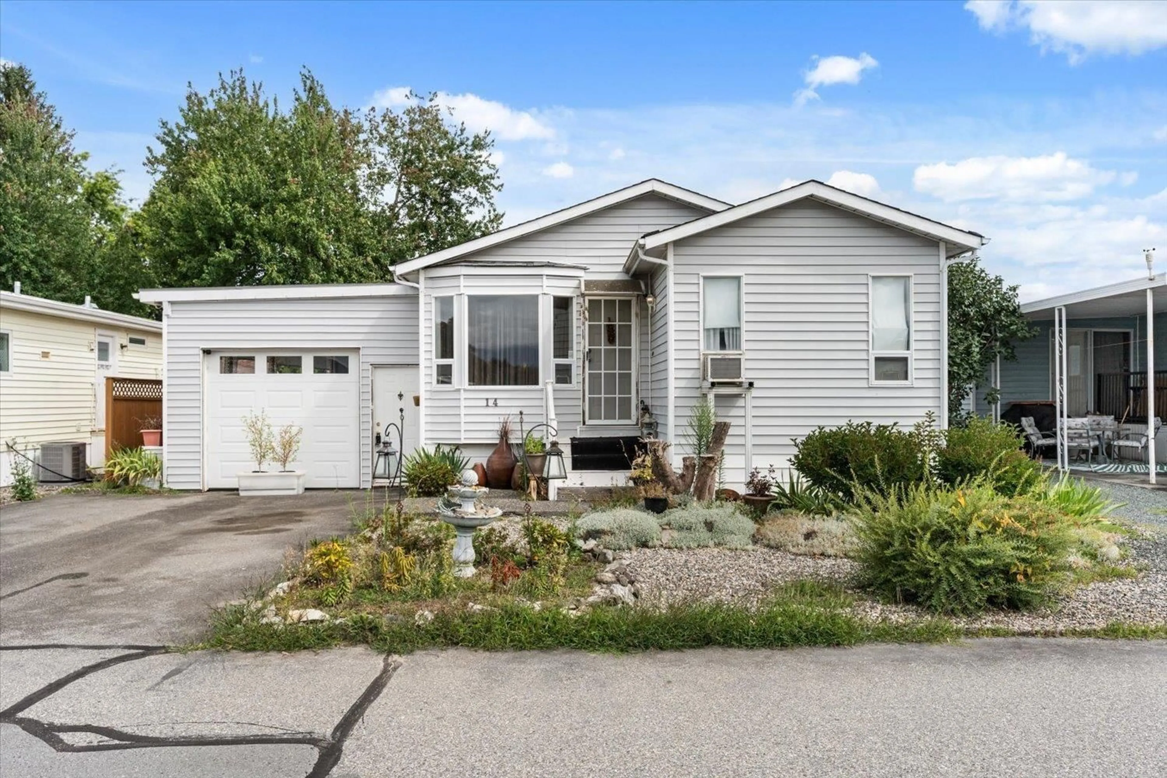Home with vinyl exterior material, street for 14 - 9055 ASHWELL ROAD, Chilliwack British Columbia V2P6H4