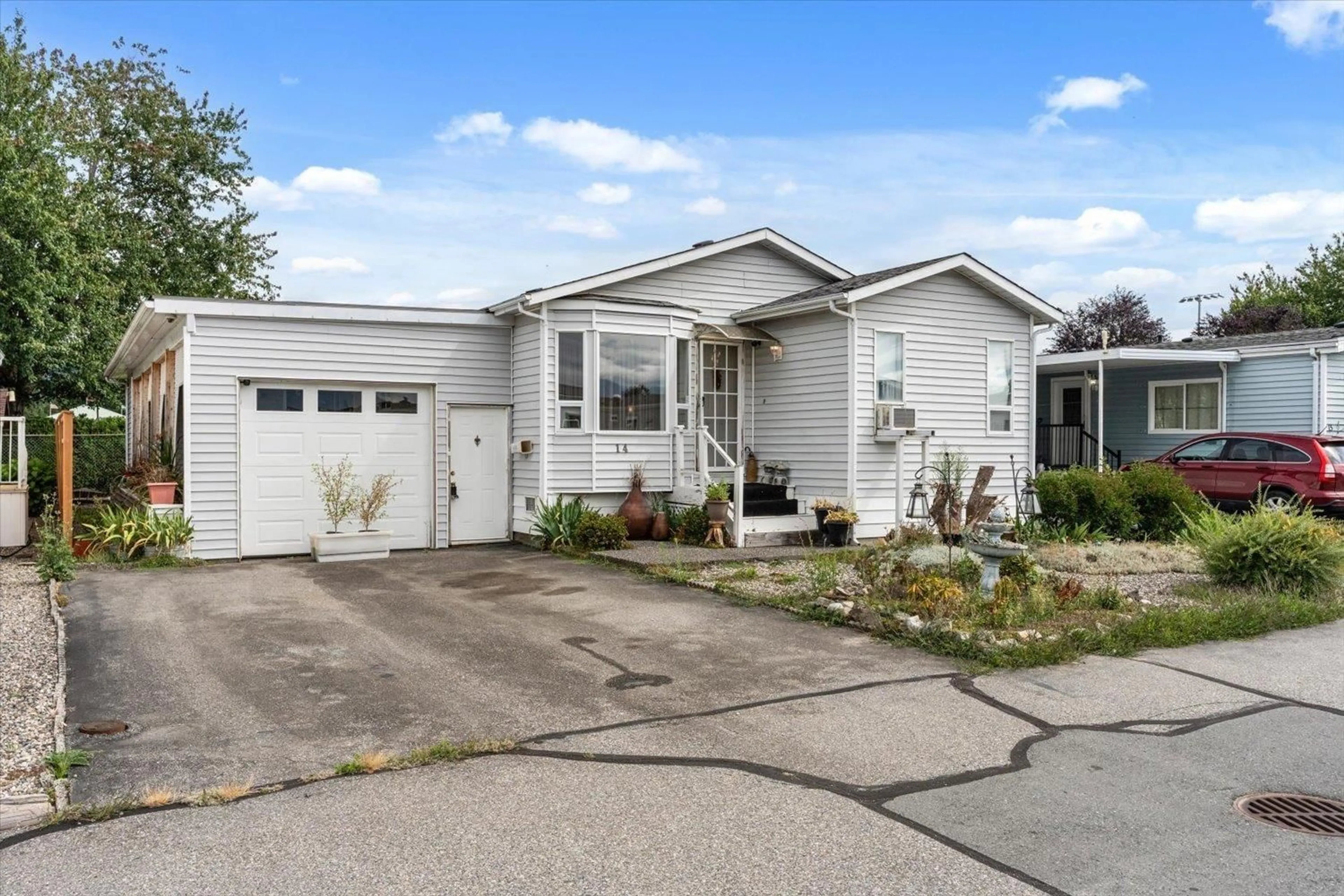 Home with vinyl exterior material, street for 14 - 9055 ASHWELL ROAD, Chilliwack British Columbia V2P6H4