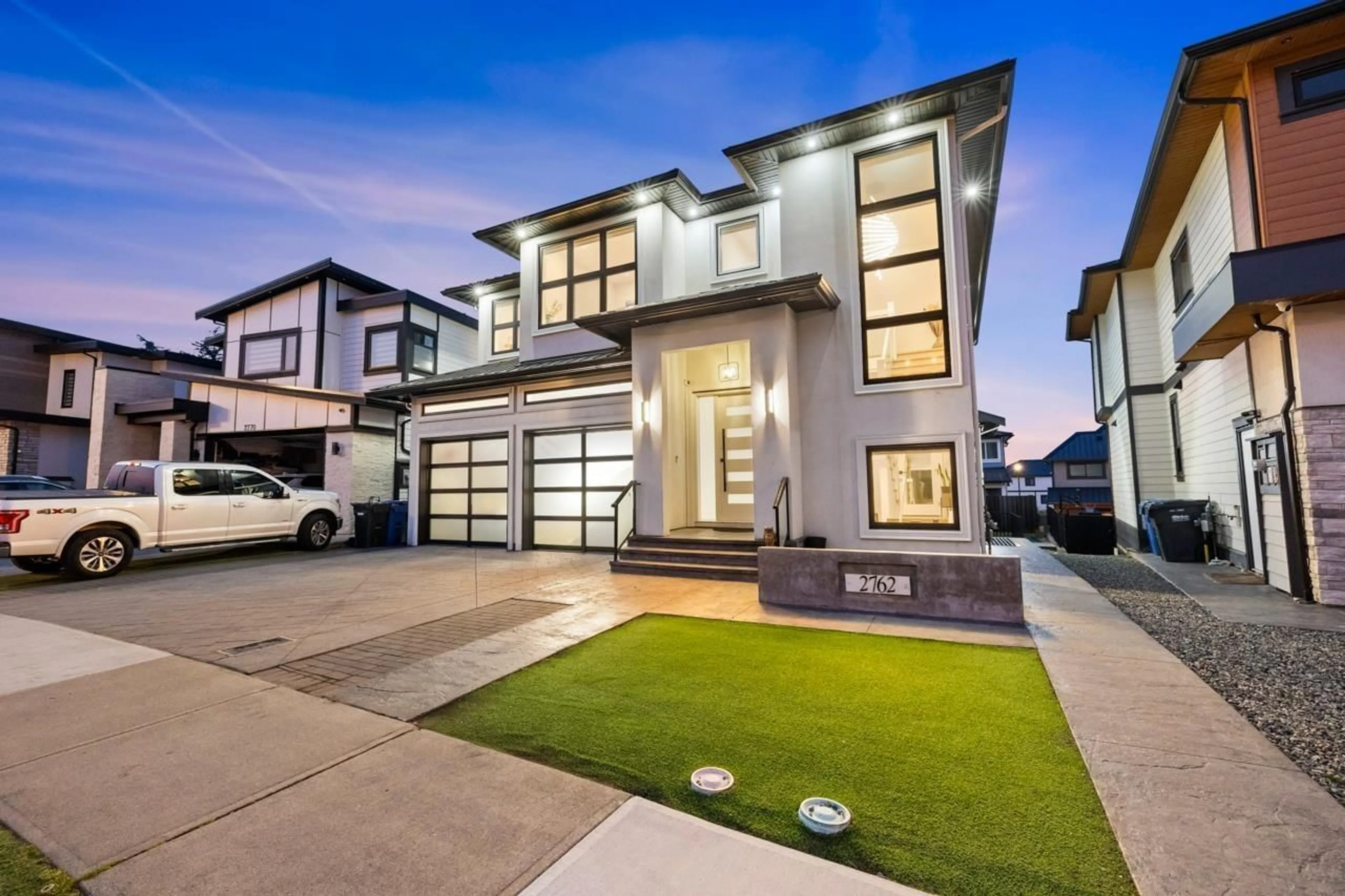 Home with vinyl exterior material, street for 2762 MONTANA PLACE, Abbotsford British Columbia V3G0G8