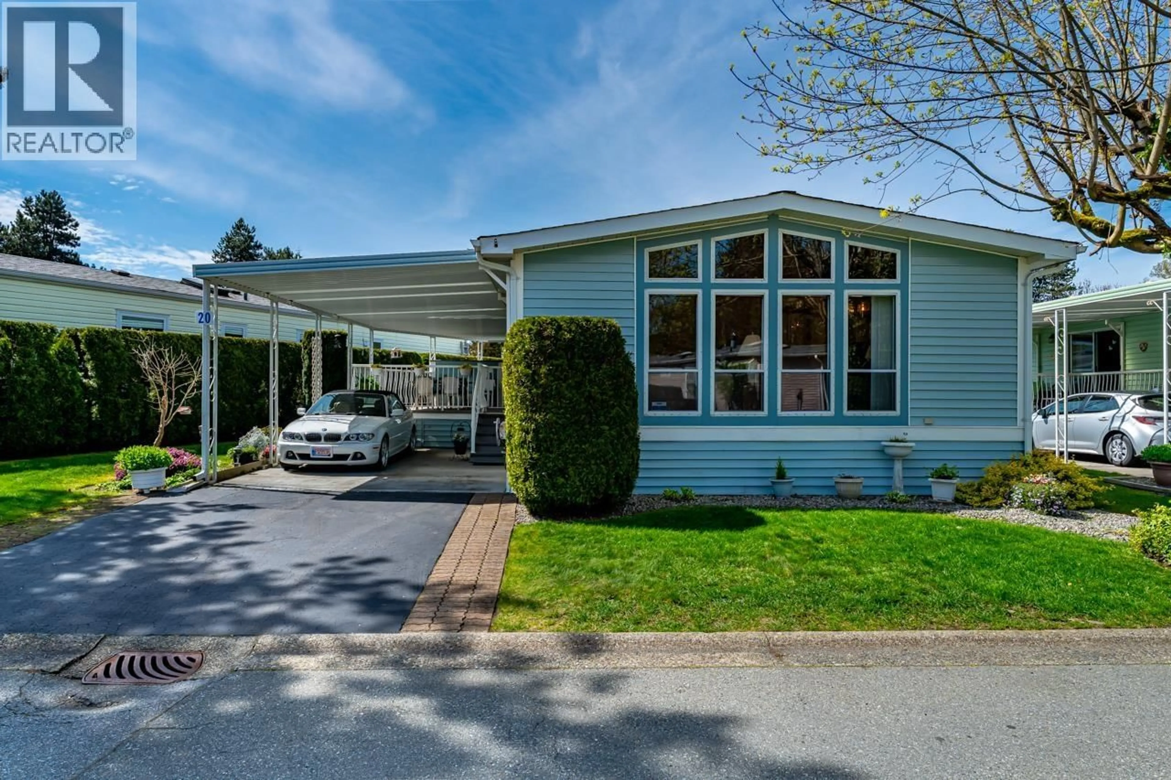 Home with vinyl exterior material, street for 20 - 145 KING EDWARD STREET, Coquitlam British Columbia V3K6L1