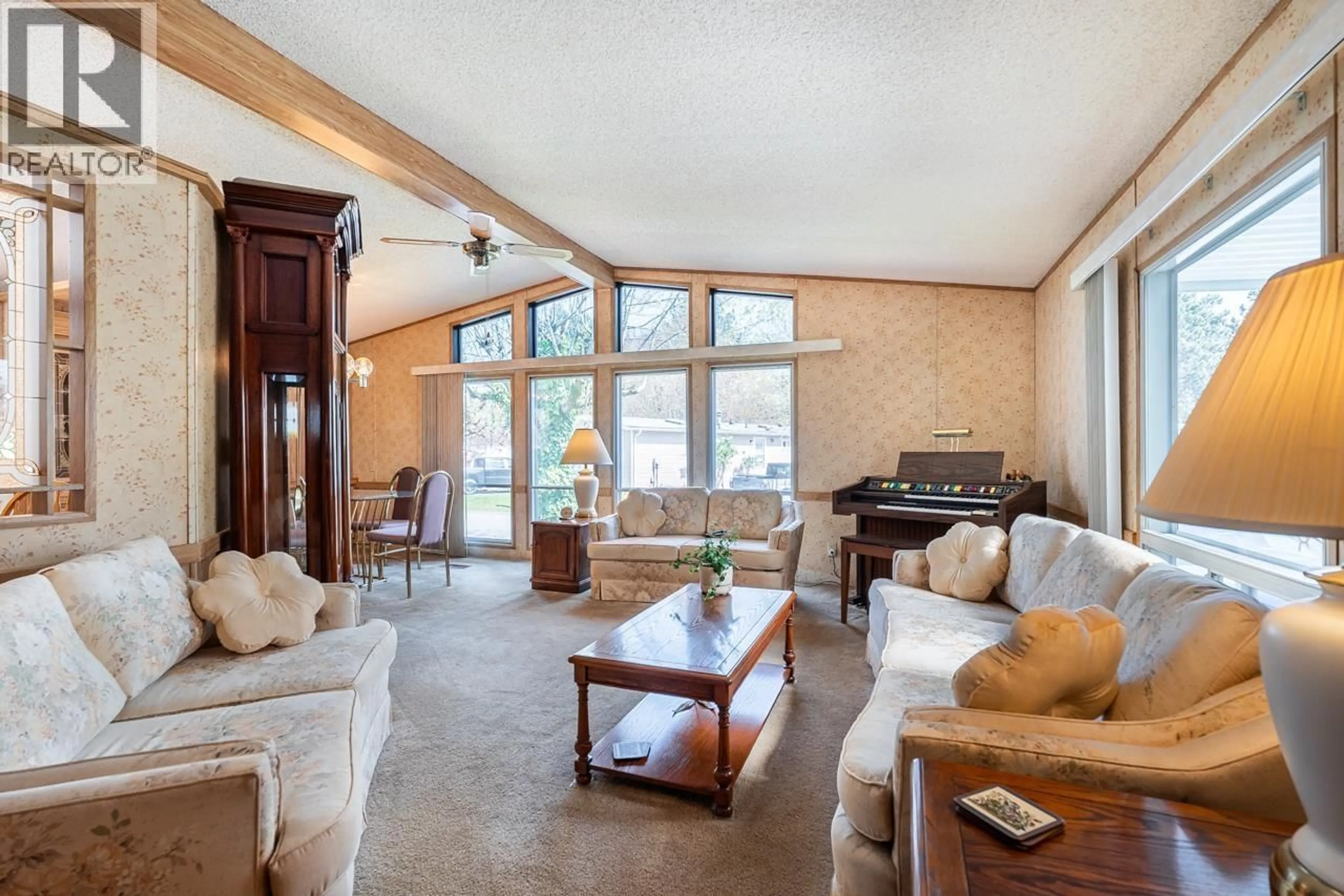 Living room with furniture, unknown for 20 - 145 KING EDWARD STREET, Coquitlam British Columbia V3K6L1