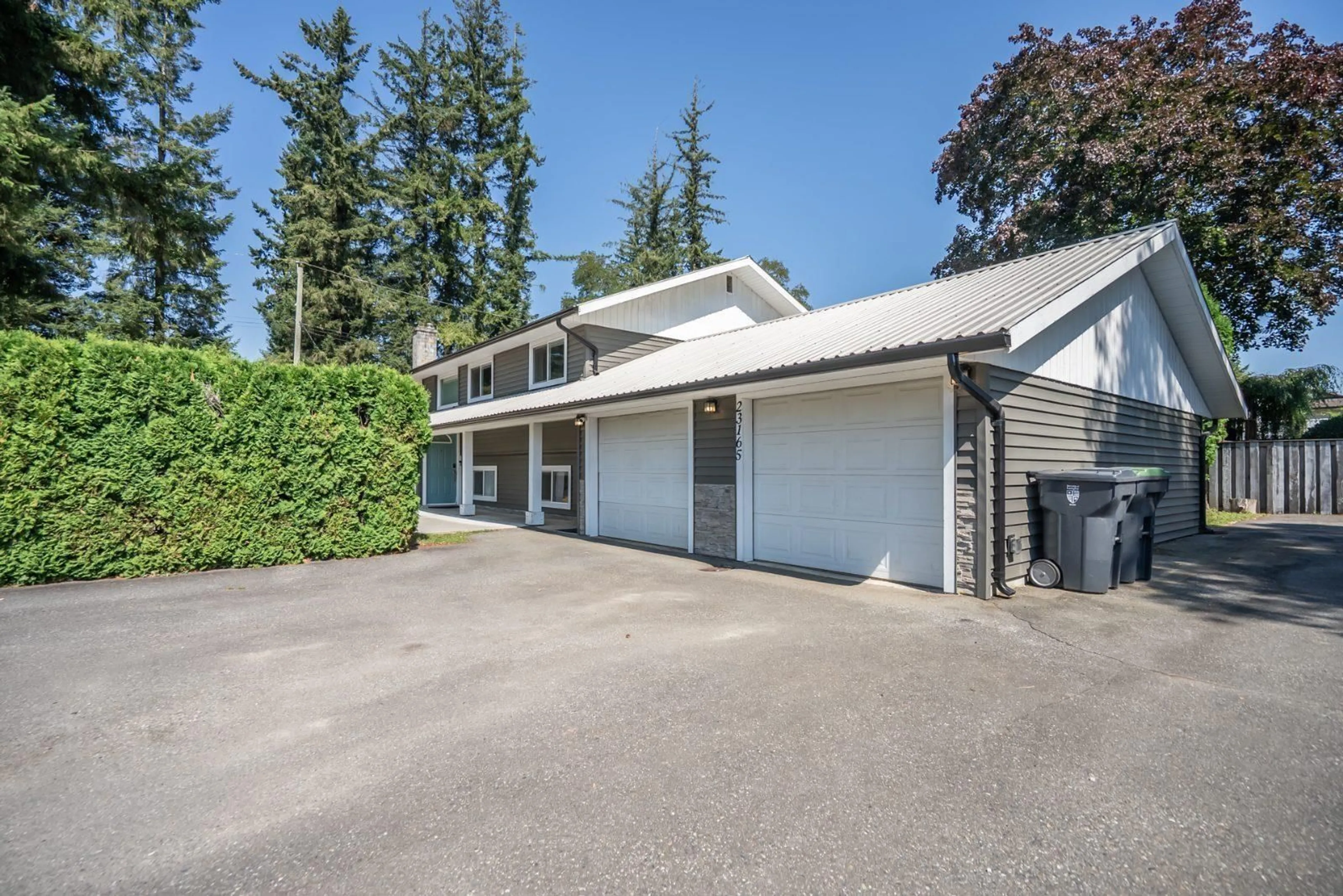 A pic from outside/outdoor area/front of a property/back of a property/a pic from drone, street for 23165 88 AVENUE, Langley British Columbia V1M2R5