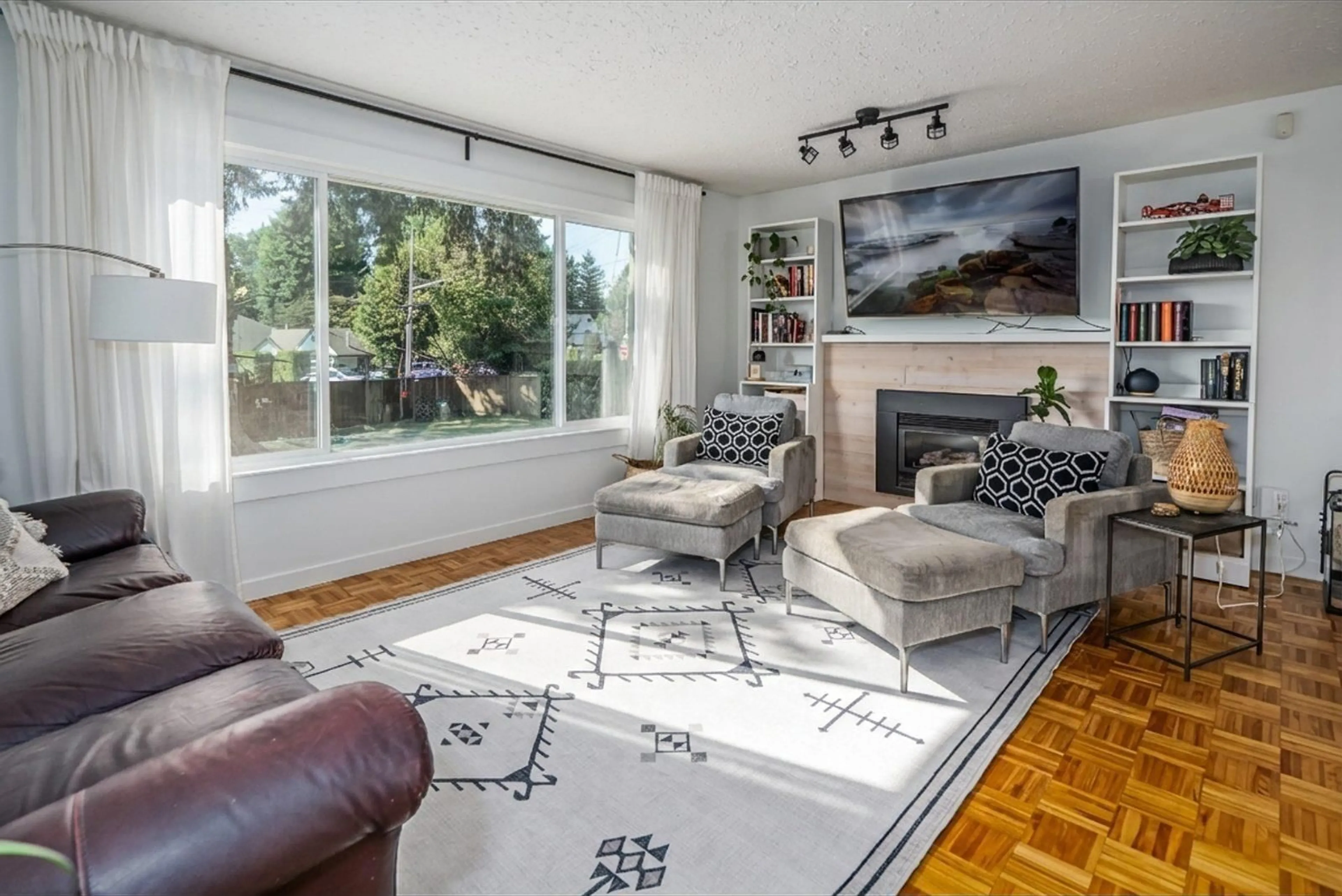 Living room with furniture, unknown for 23165 88 AVENUE, Langley British Columbia V1M2R5