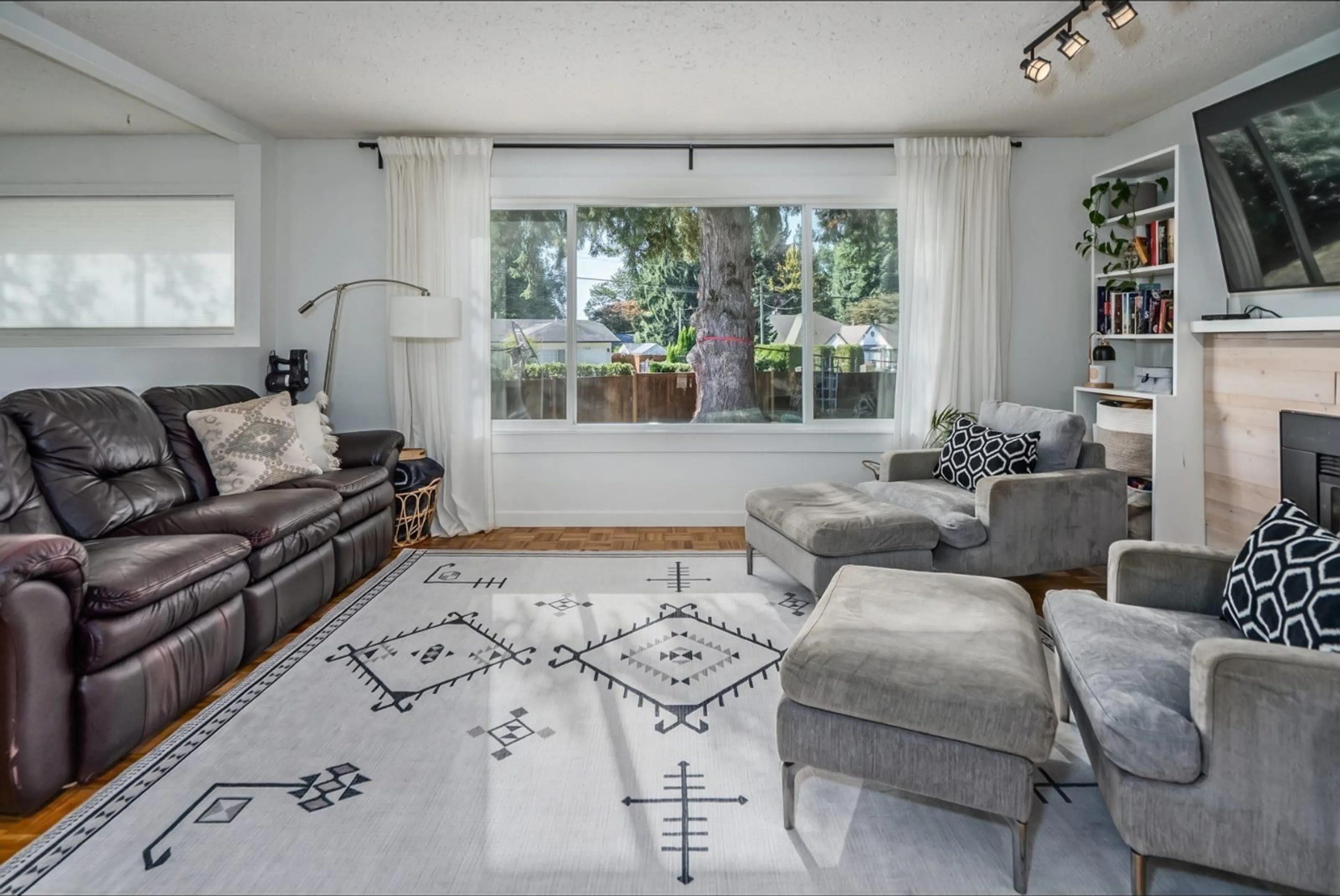 Living room with furniture, unknown for 23165 88 AVENUE, Langley British Columbia V1M2R5