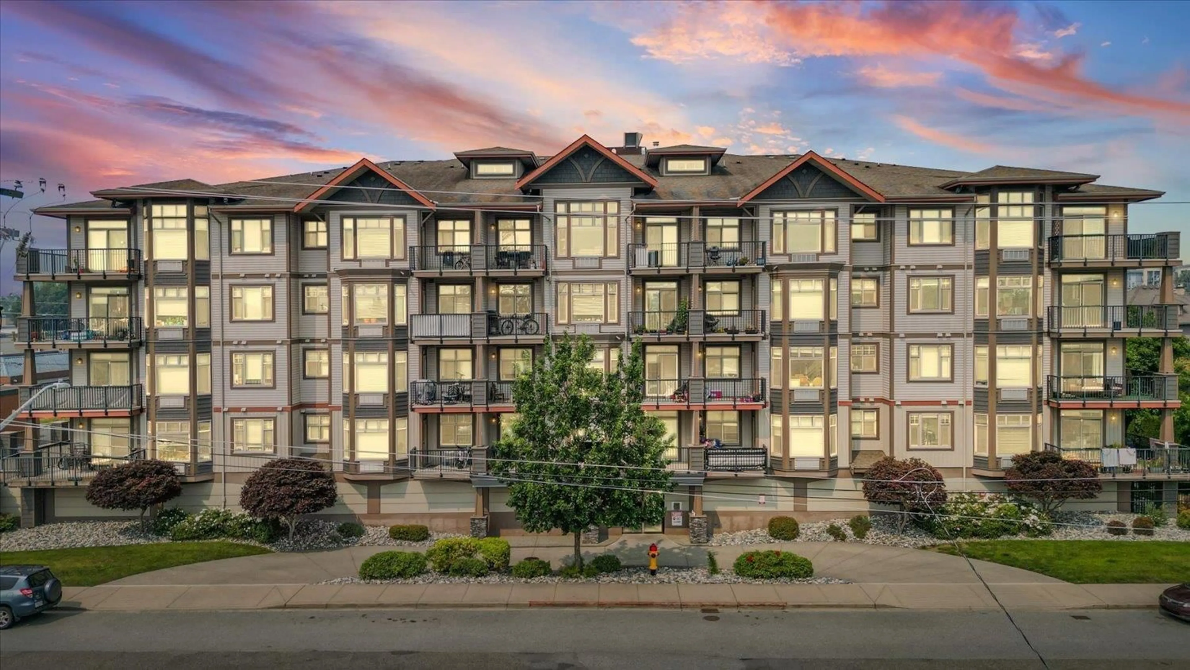 A pic from outside/outdoor area/front of a property/back of a property/a pic from drone, building for 403 - 46021 SECOND AVENUE, Chilliwack British Columbia V2P1S6